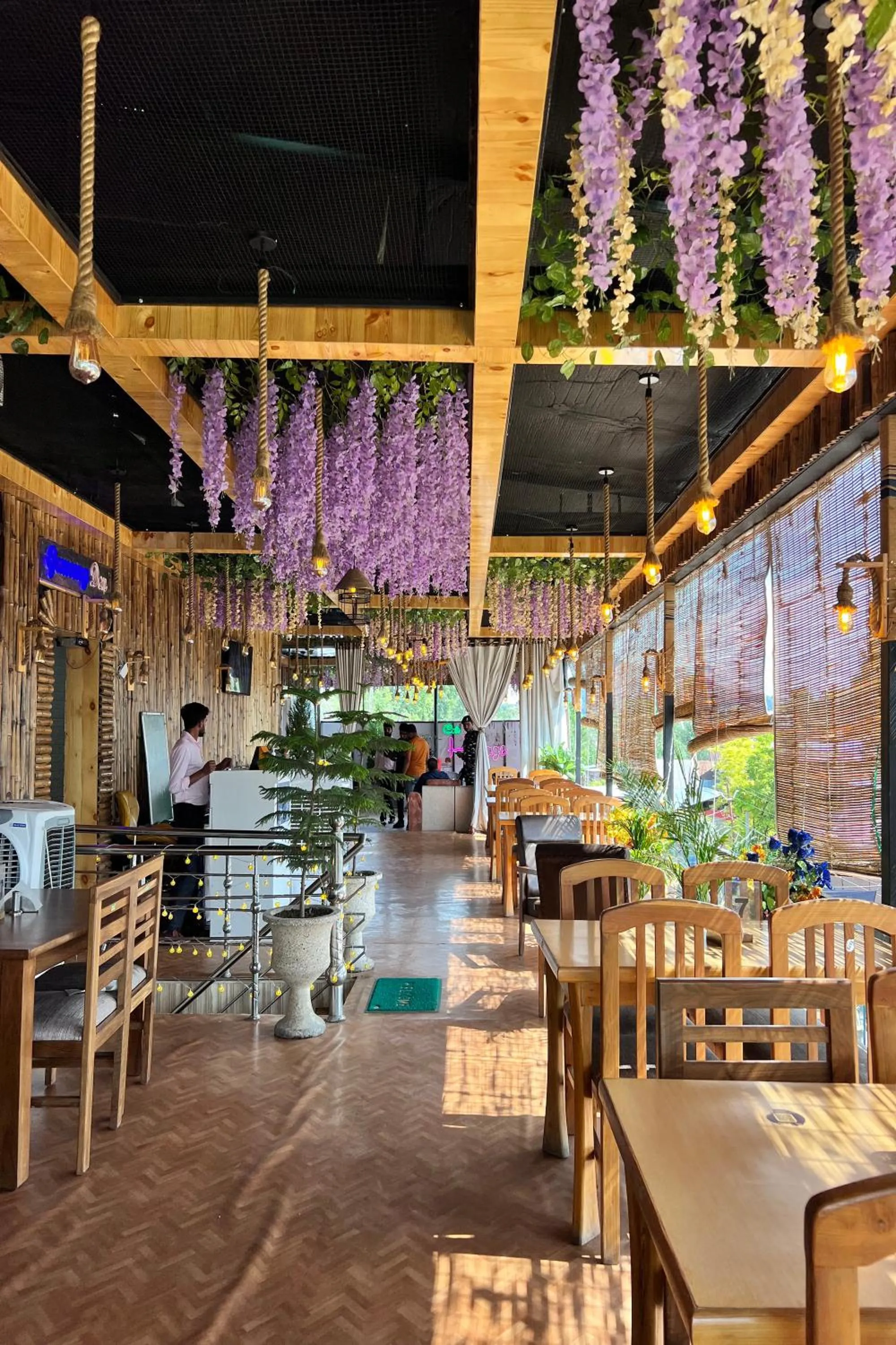 Restaurant/places to eat in Hotel Sultan Residency