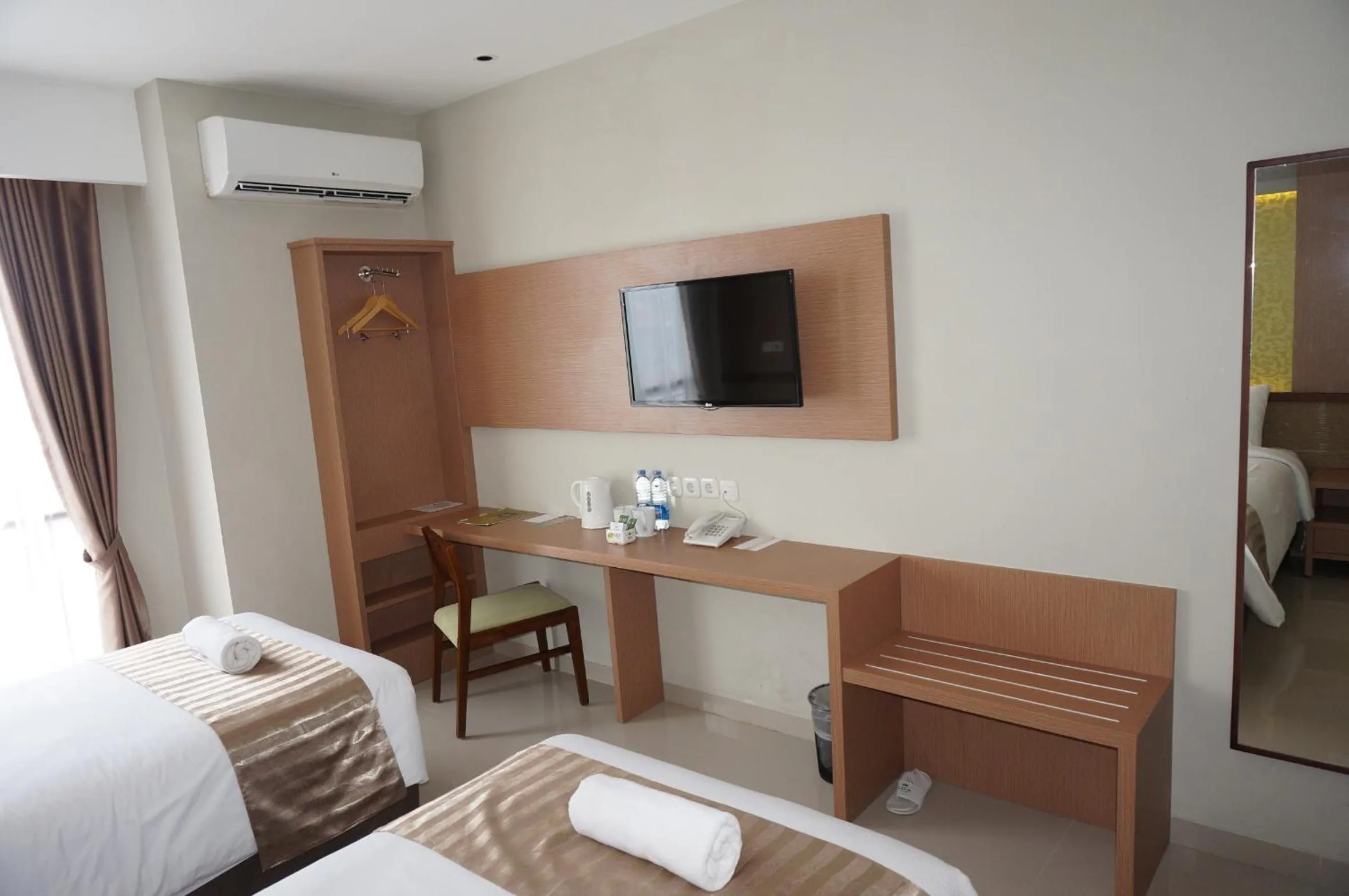 TV and multimedia, Bed in Loji Hotel