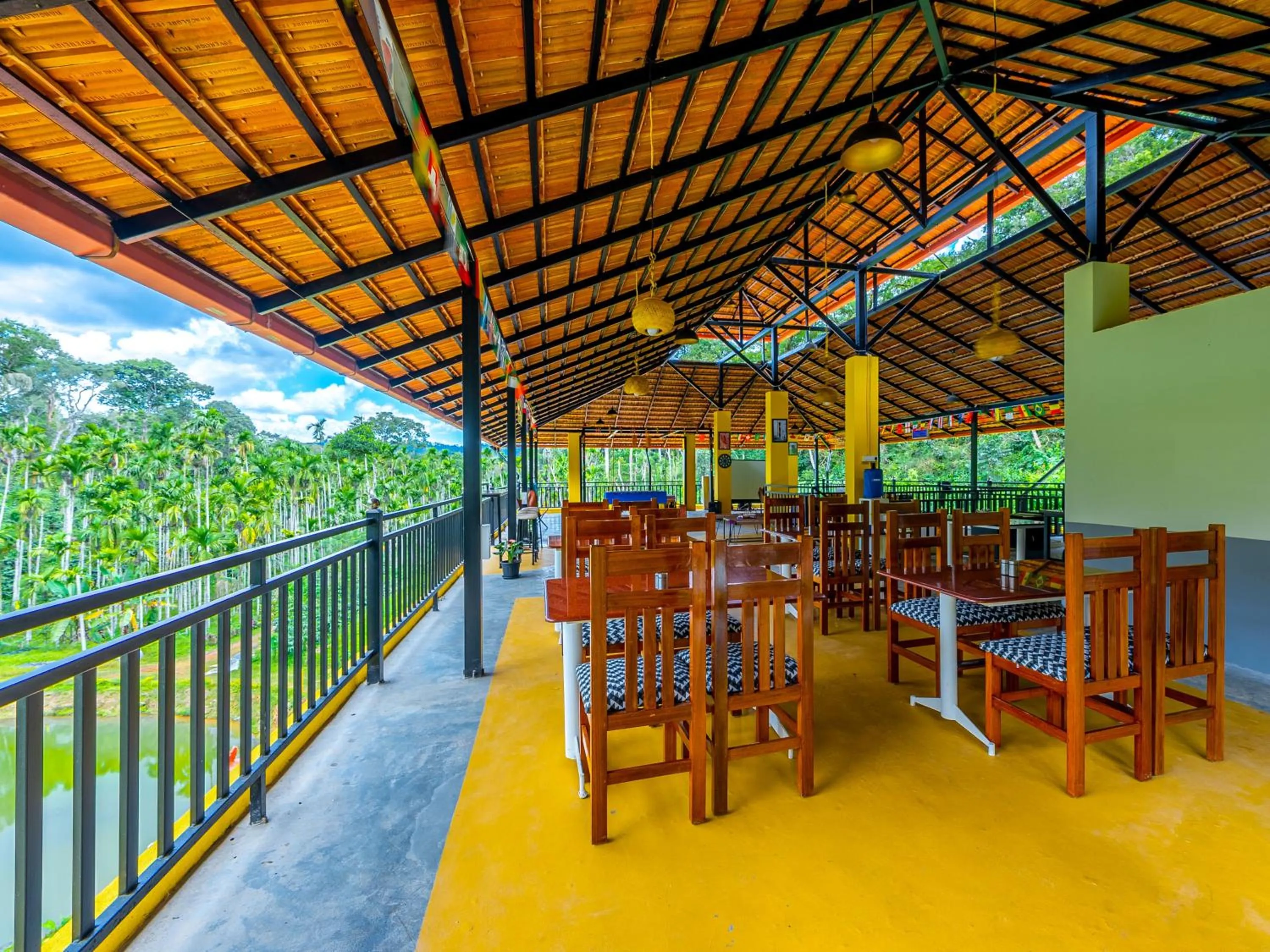 Restaurant/places to eat in The Hosteller Coorg Rainforest, Madikeri