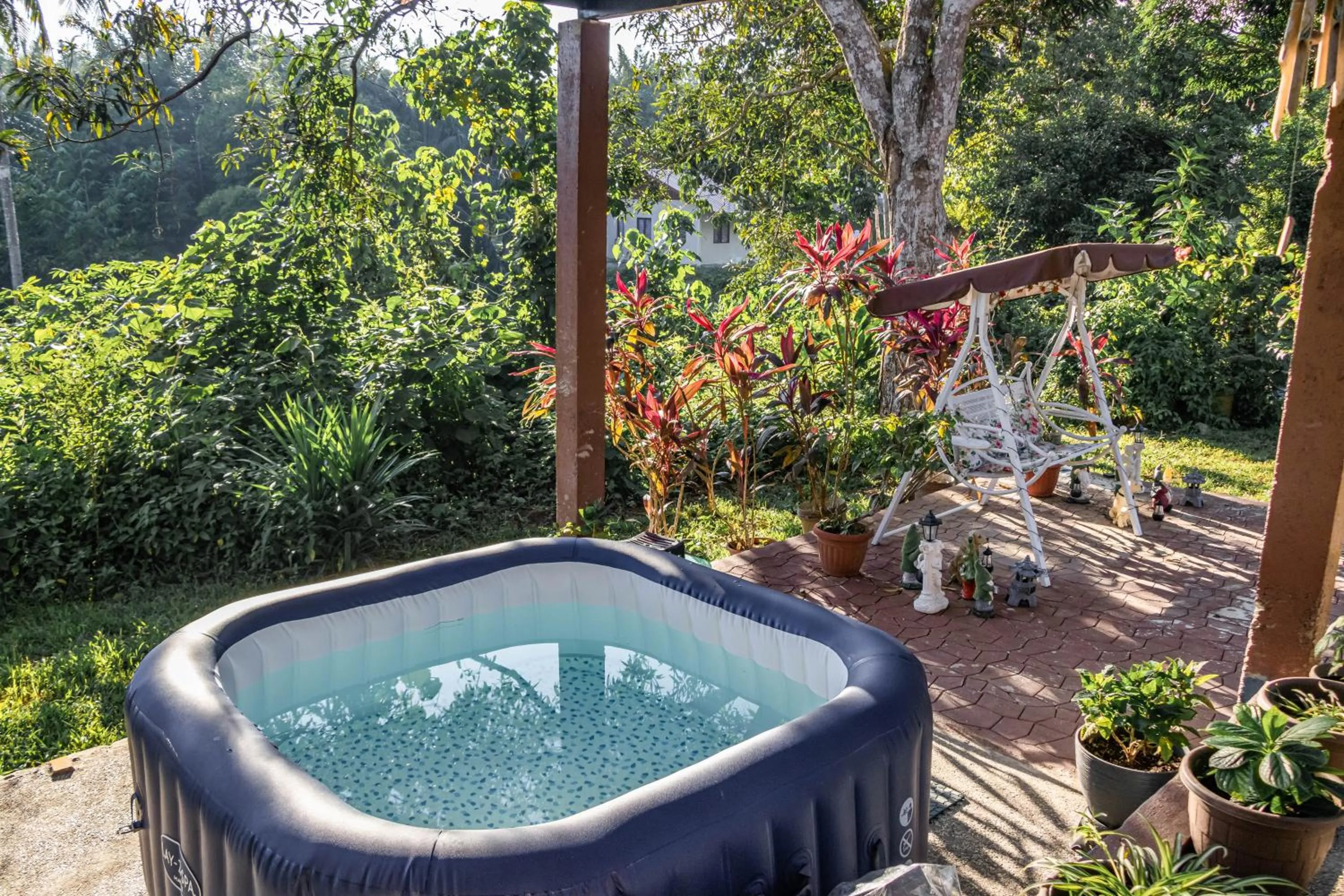 Hot Tub in Timba Garden FREE TOWN AND JETTY TRANSPORT