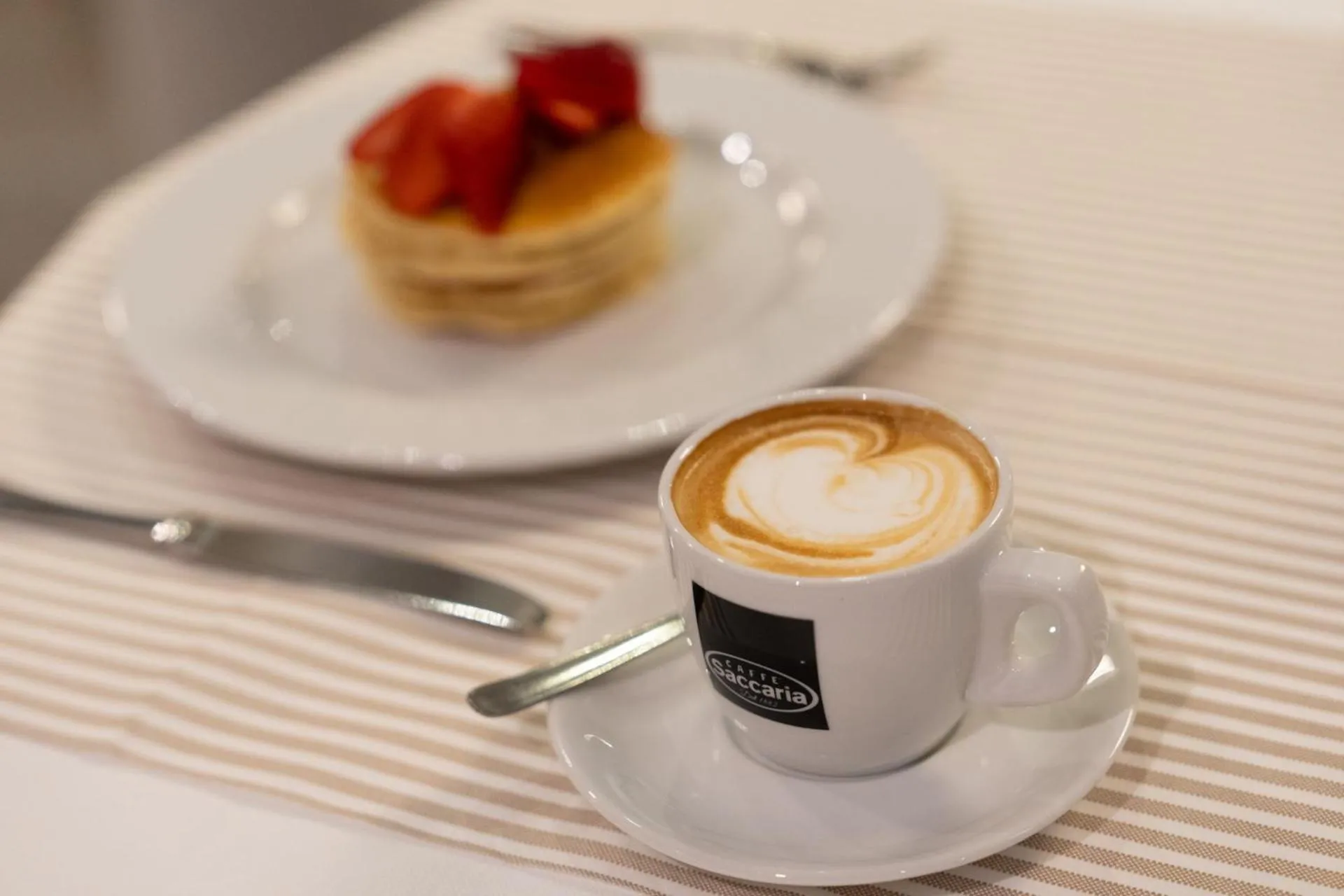 Food and drinks in Cristal Palace Hotel