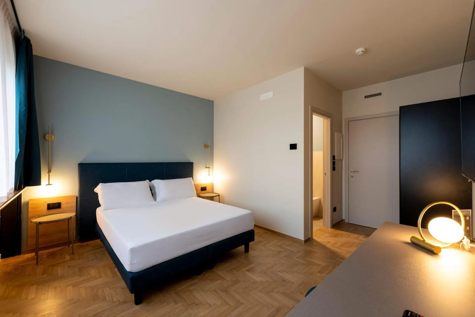 Bed in Cristal Palace Hotel