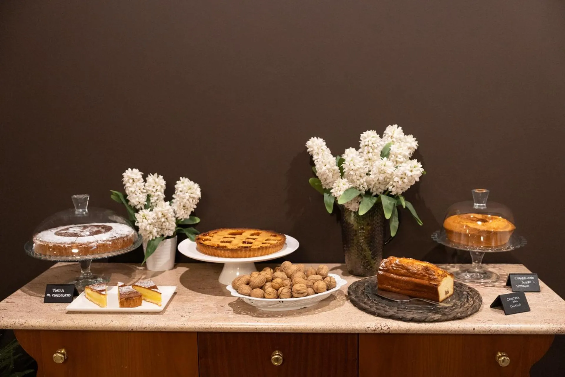 Food and drinks in Cristal Palace Hotel