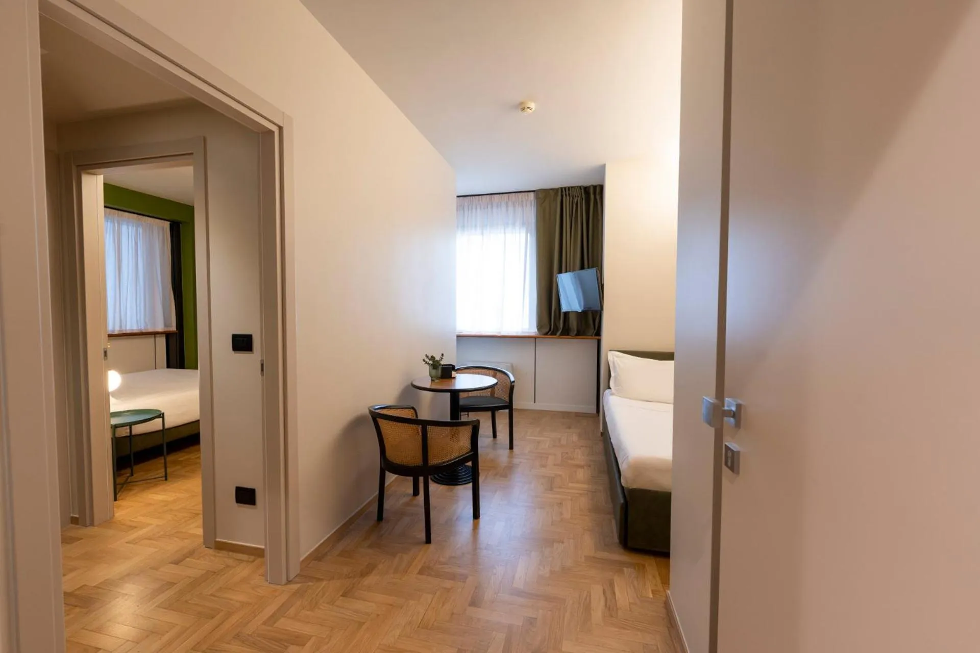 Photo of the whole room, Bed in Cristal Palace Hotel