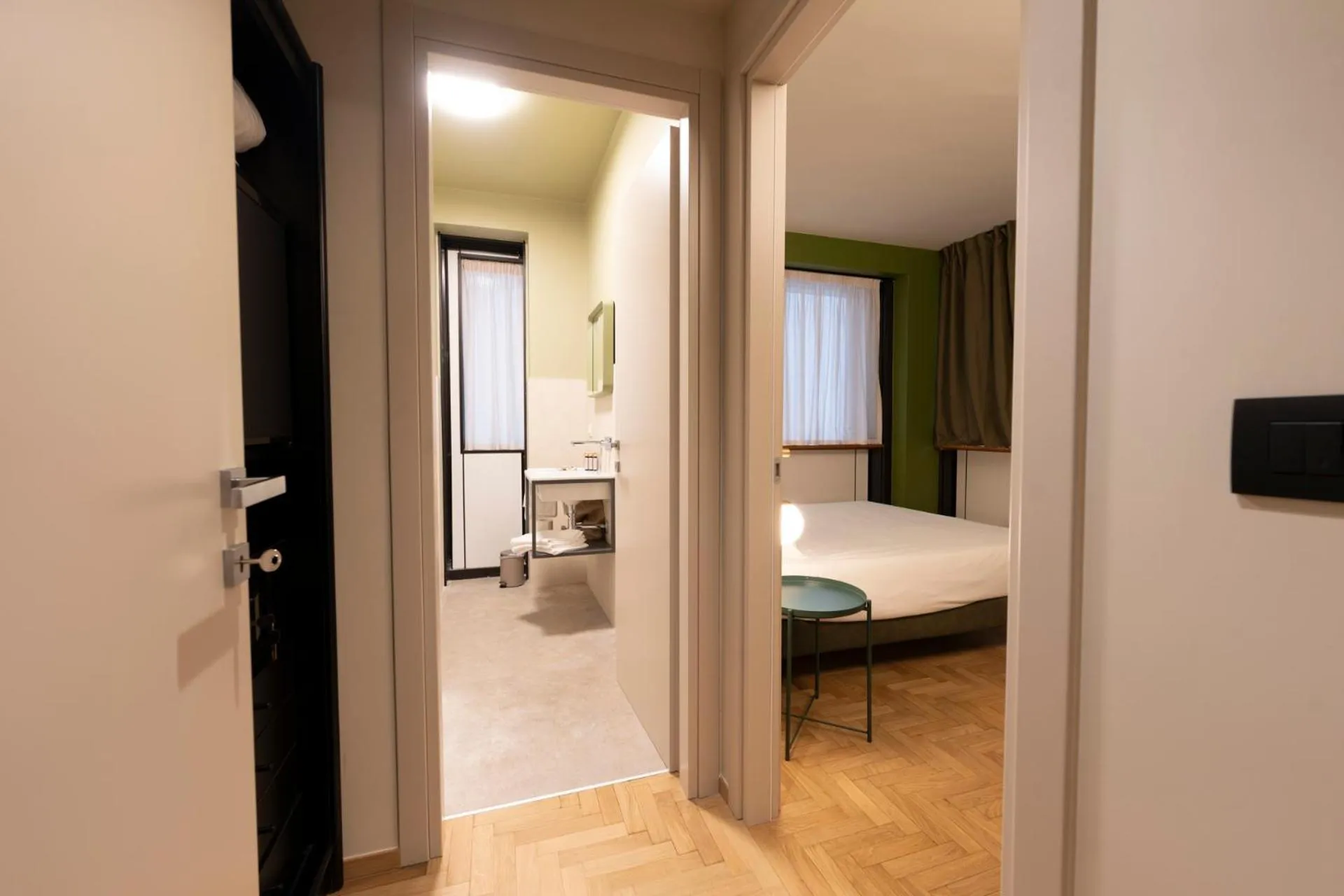 Photo of the whole room, Bed in Cristal Palace Hotel