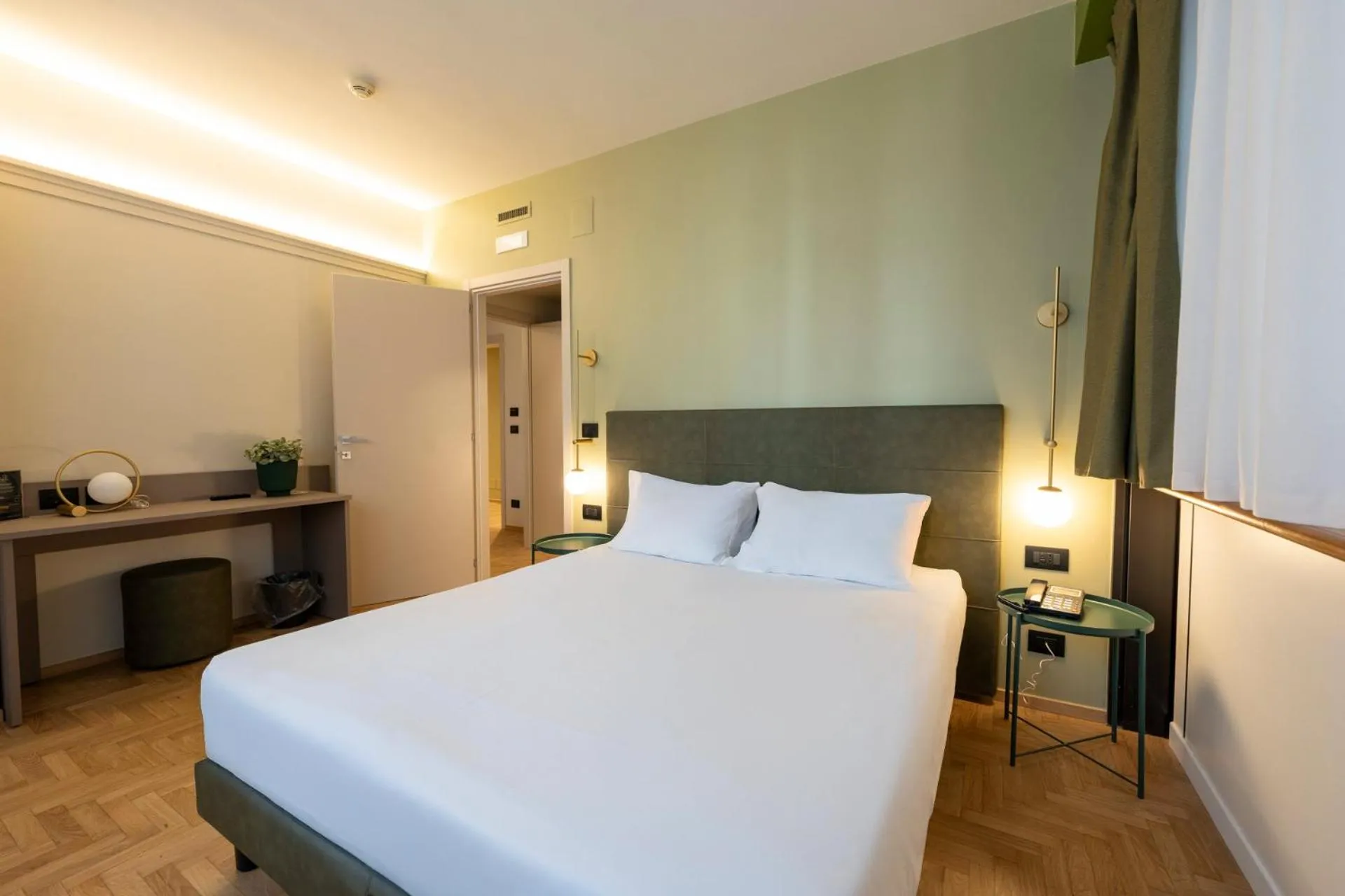 Bed in Cristal Palace Hotel