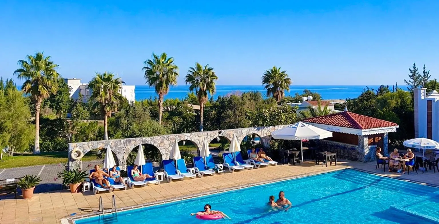 Swimming pool in Bare Hill Holiday Apartments