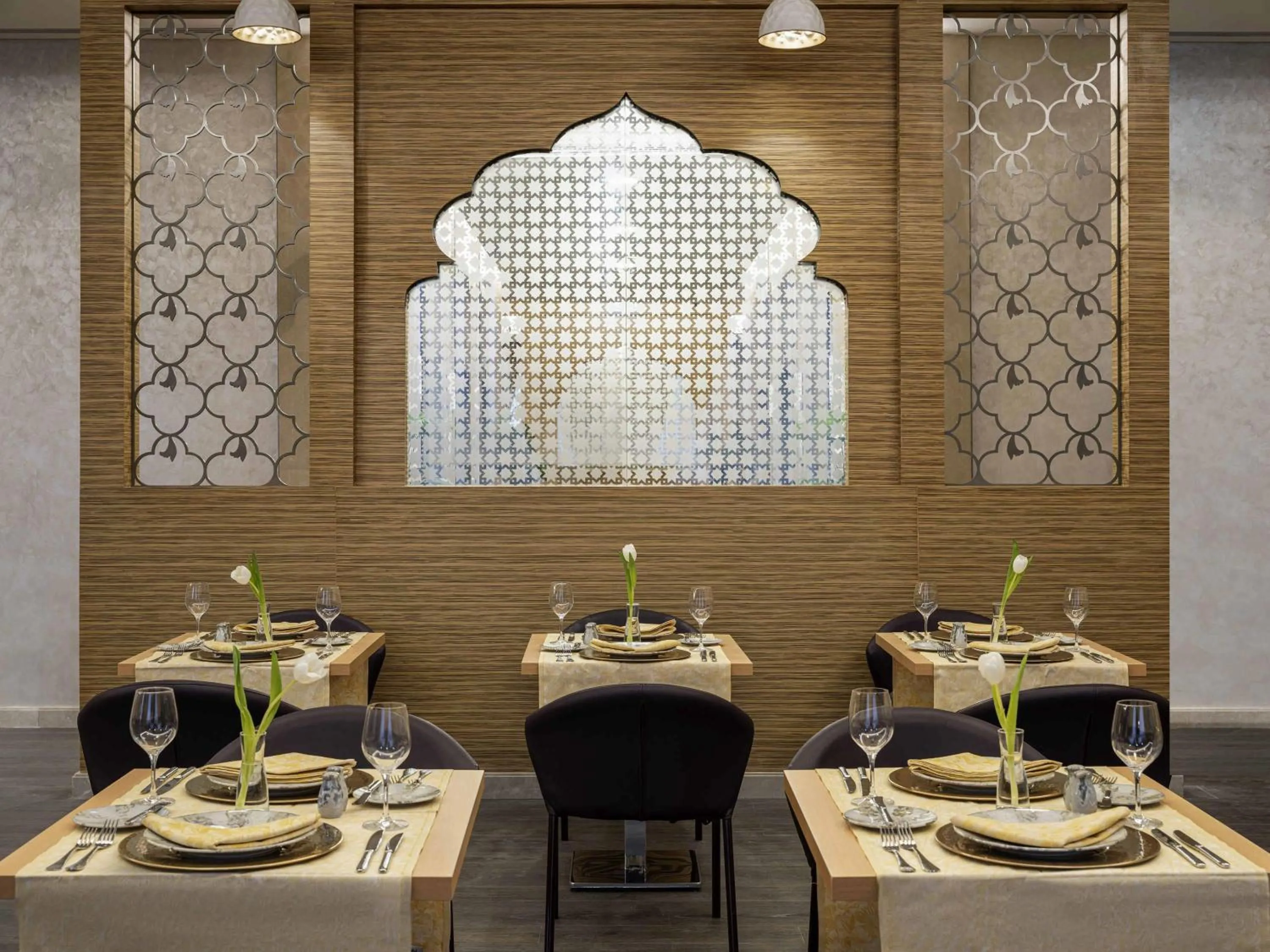 Restaurant/places to eat in Novotel Makkah Thakher City