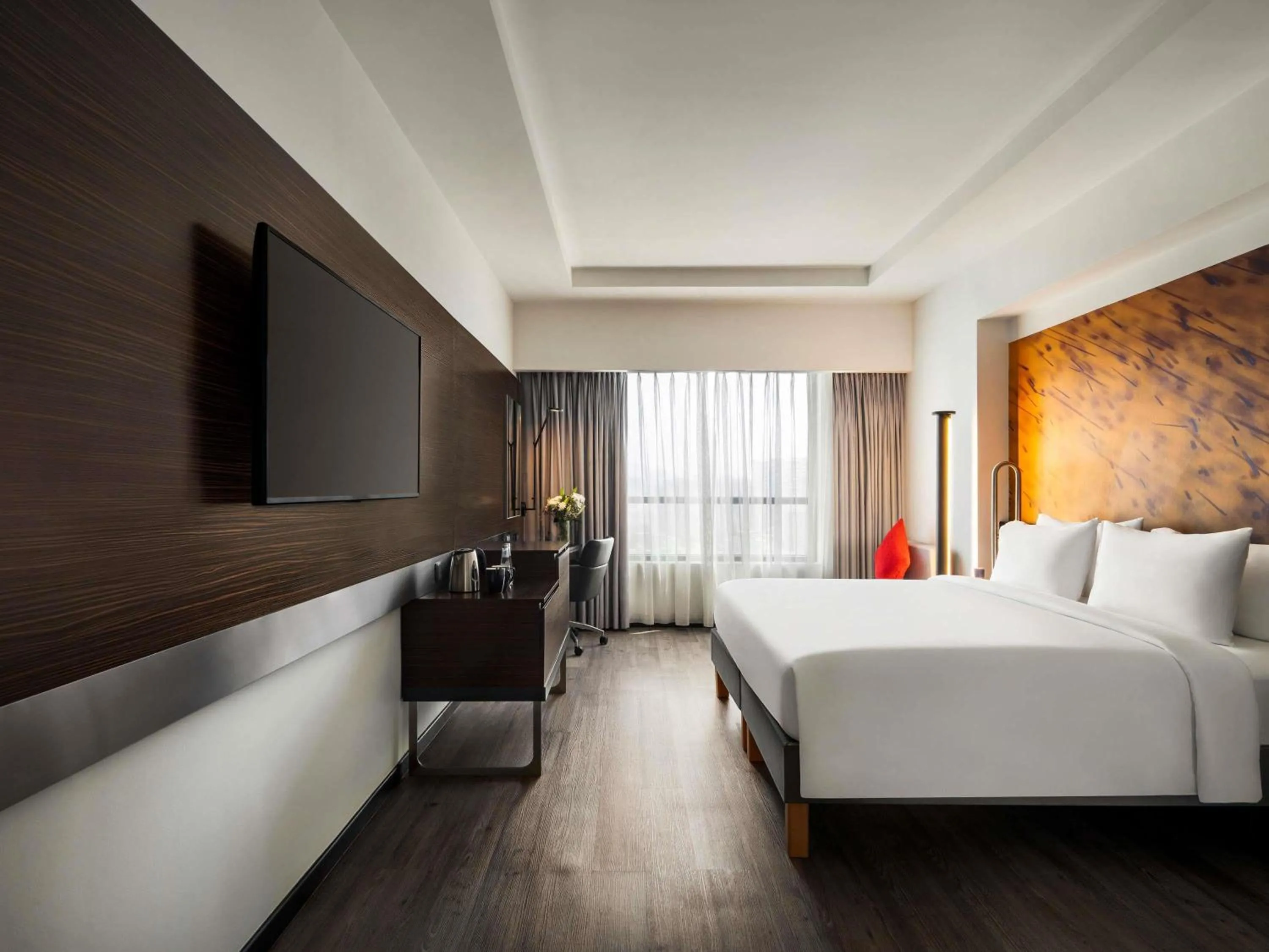 Property building, Bed in Novotel Makkah Thakher City