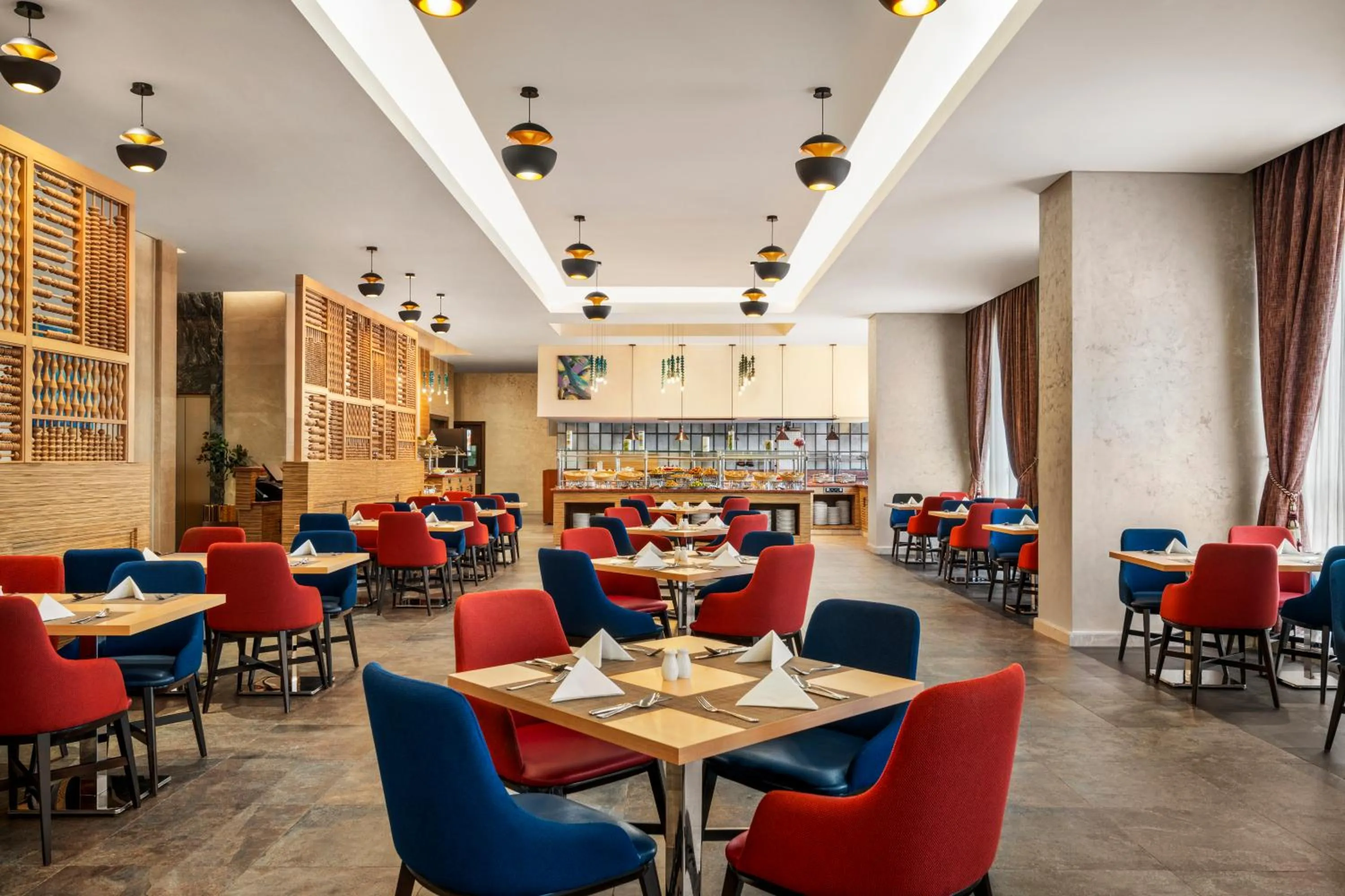 Restaurant/places to eat in Novotel Makkah Thakher City