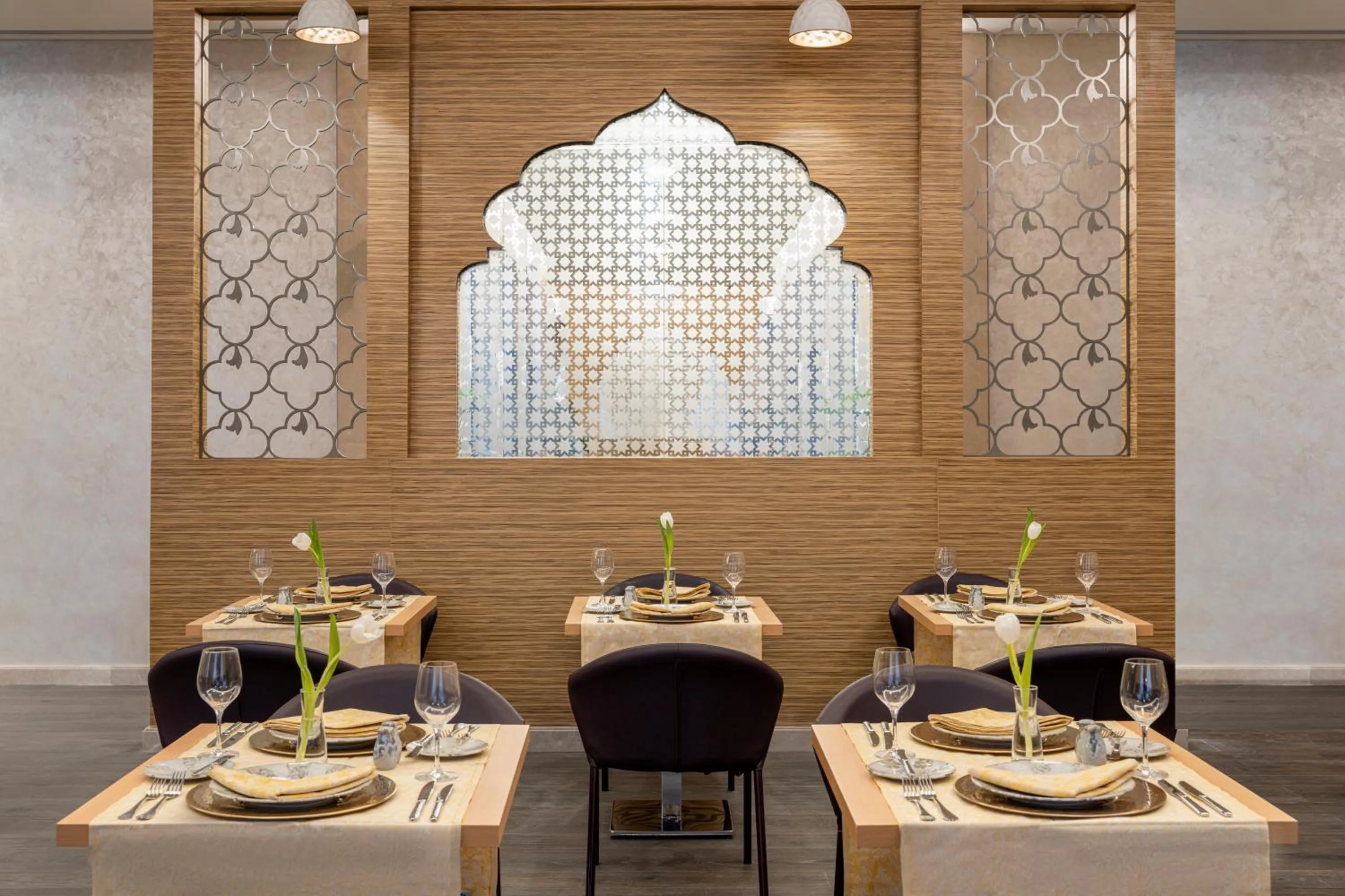 Restaurant/places to eat in Novotel Makkah Thakher City