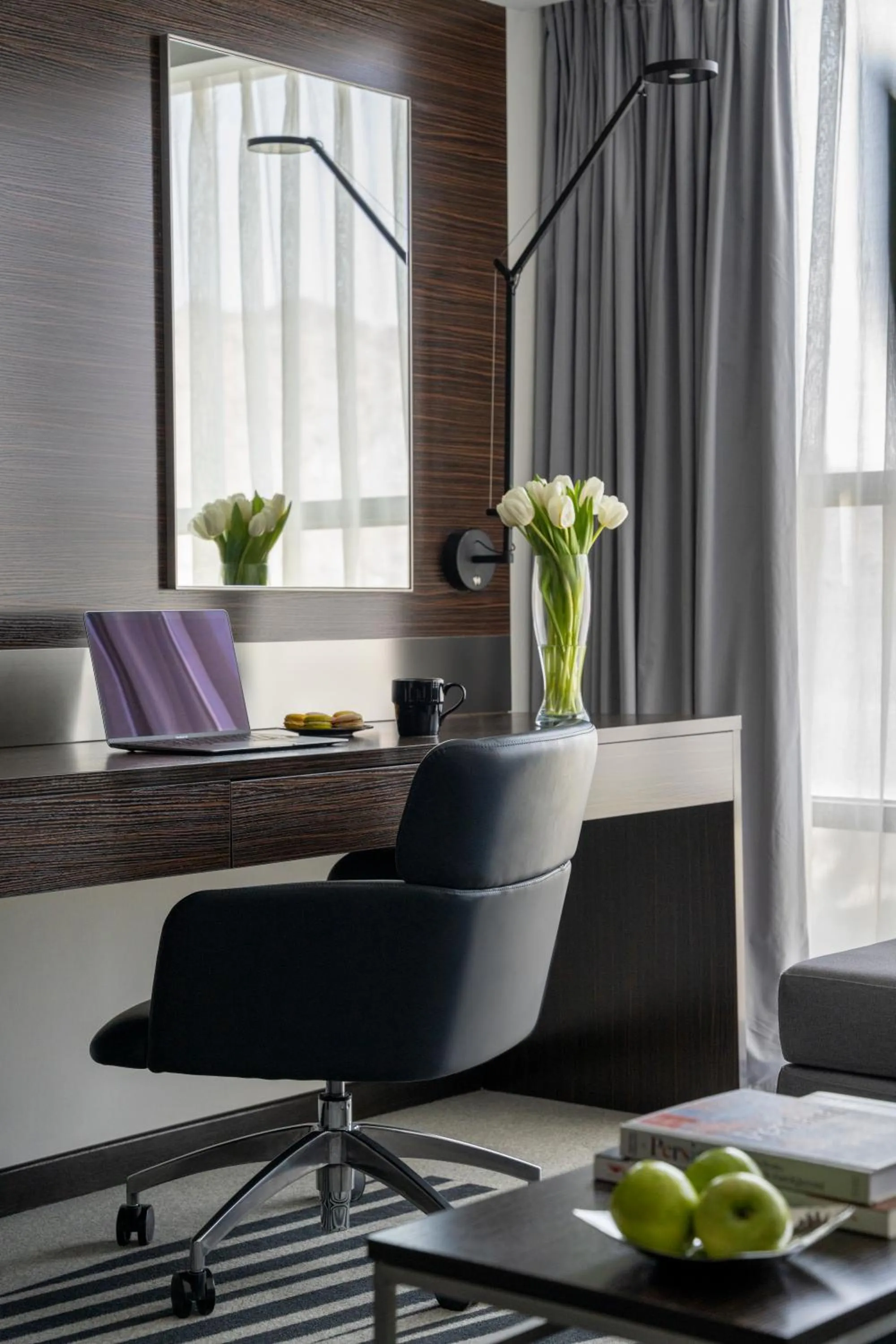 Seating area in Novotel Makkah Thakher City