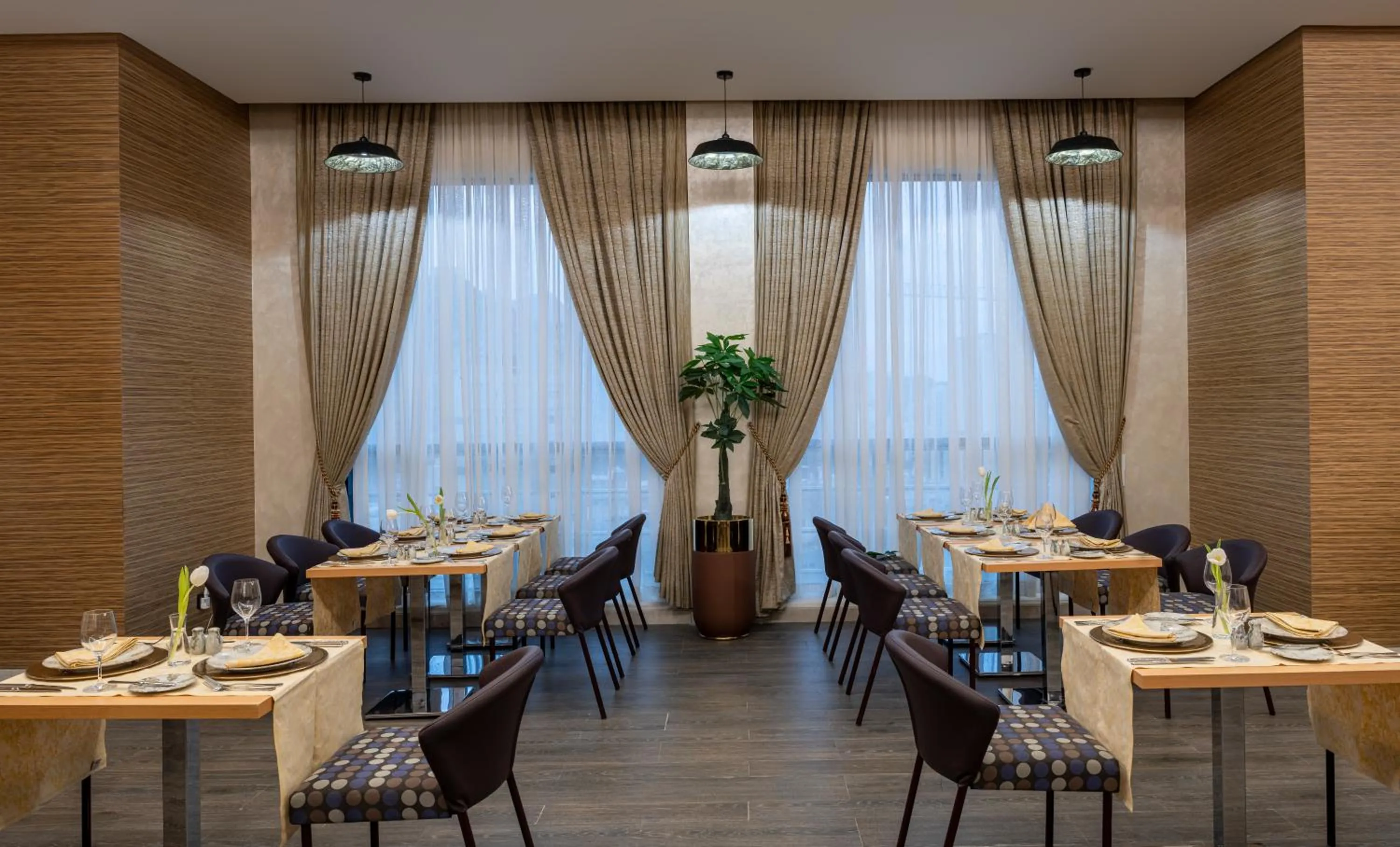 Restaurant/places to eat in Novotel Makkah Thakher City