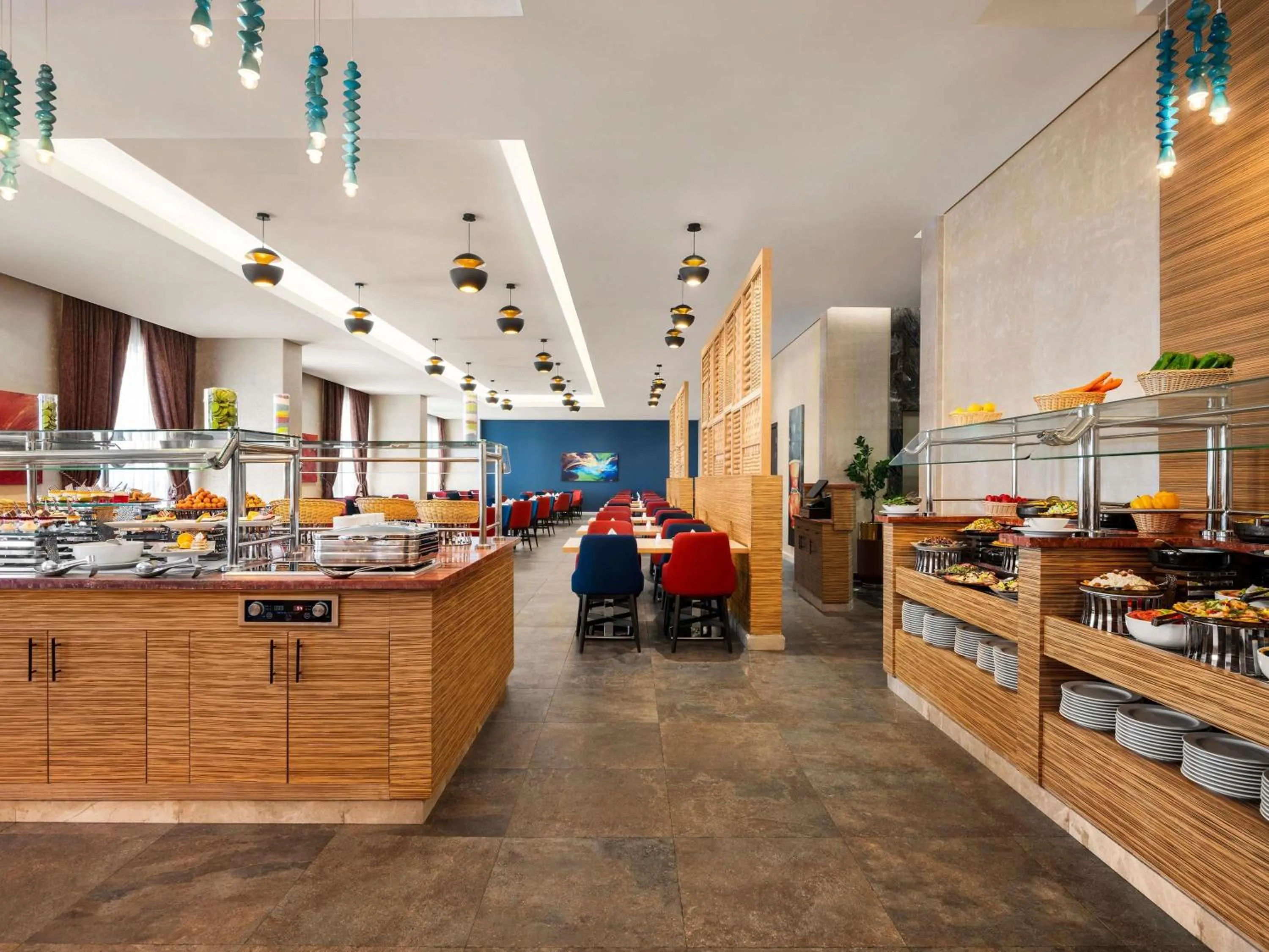 Restaurant/places to eat in Novotel Makkah Thakher City