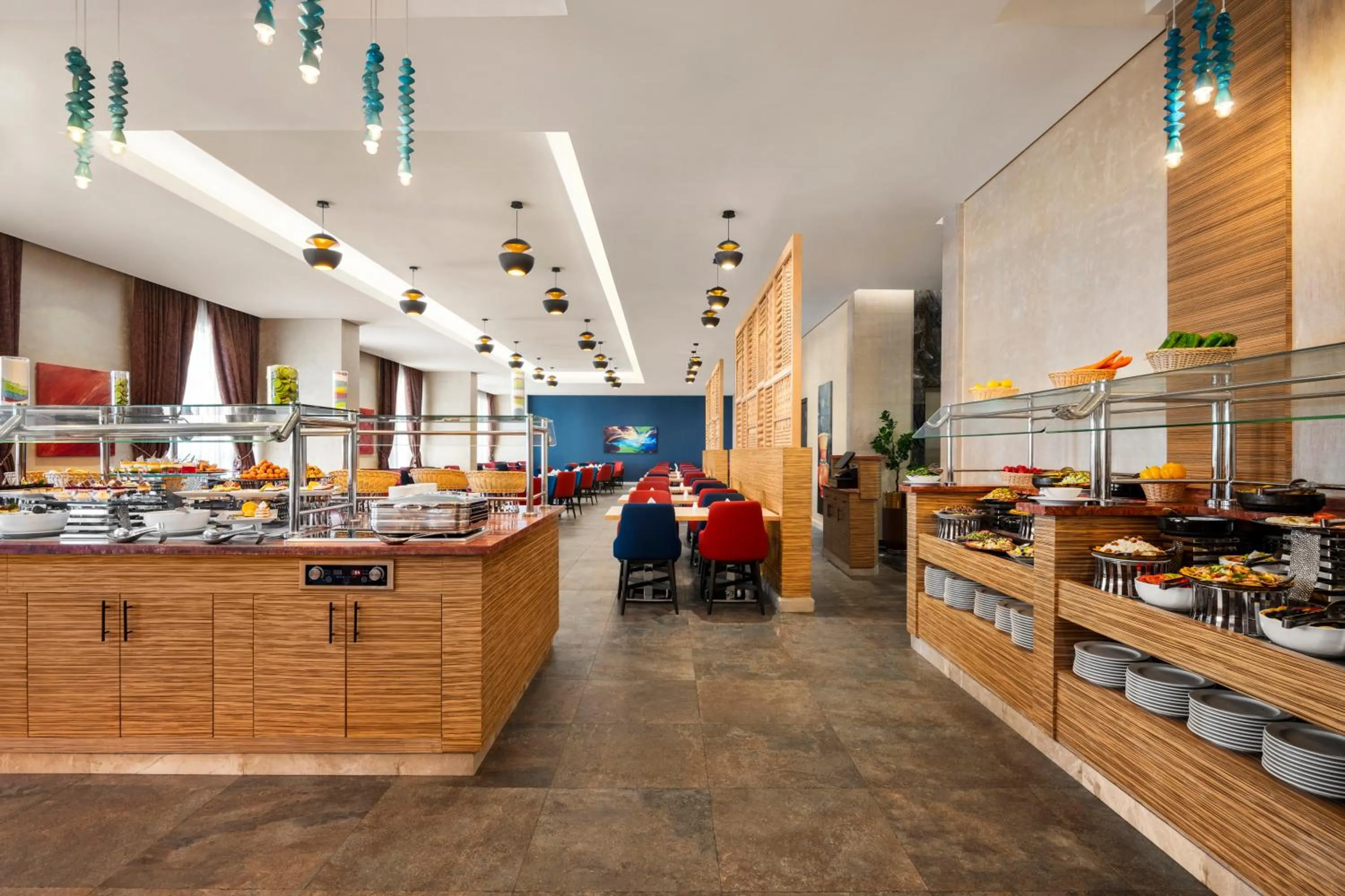 Restaurant/places to eat in Novotel Makkah Thakher City