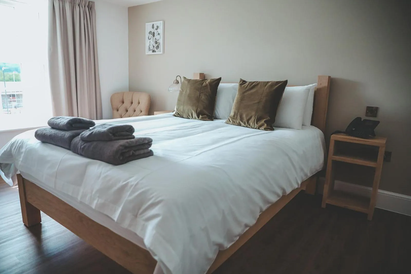 Photo of the whole room, Bed in The Canal