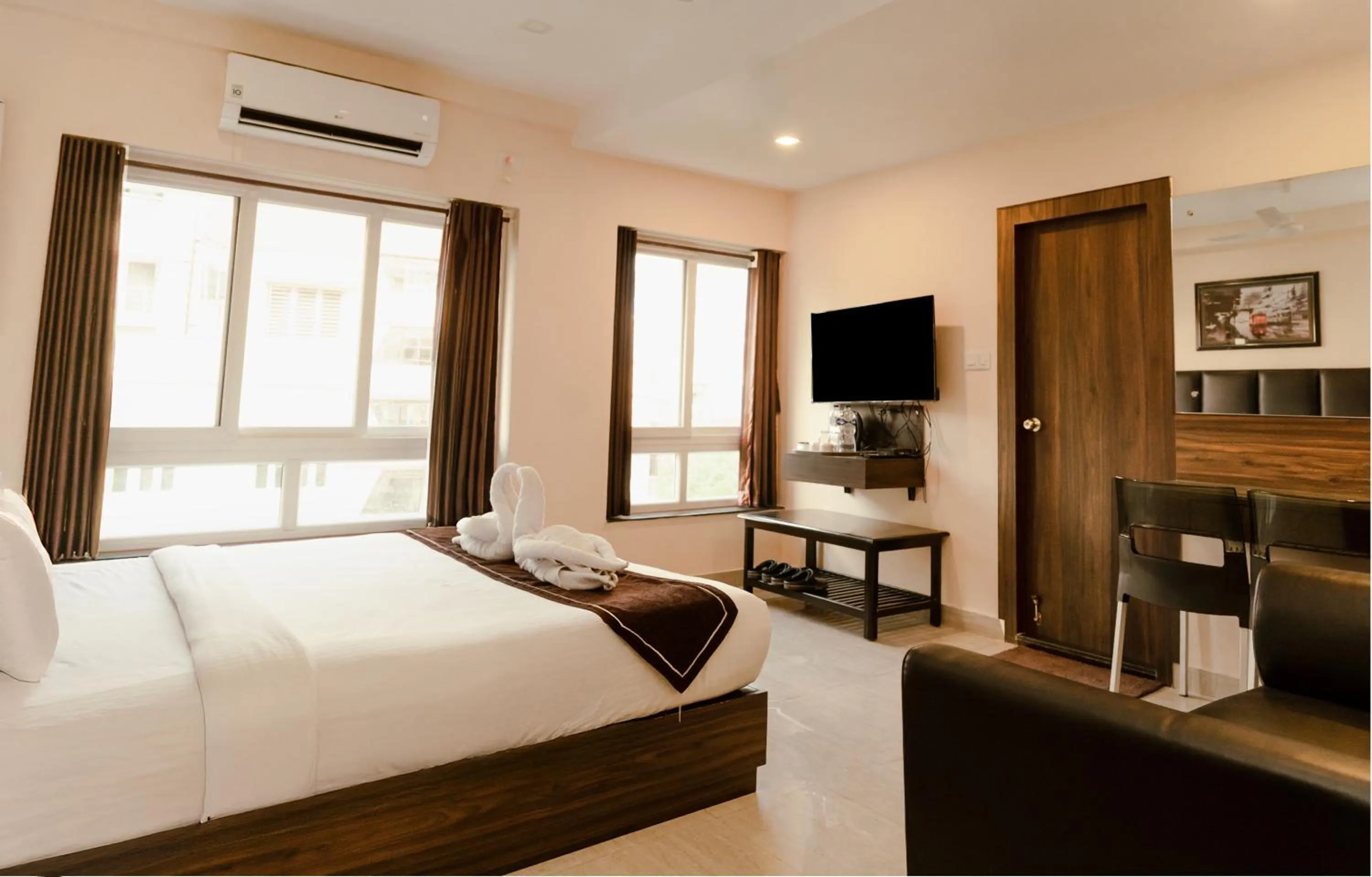 Bedroom, Bed in Sheldon Inn Kolkata