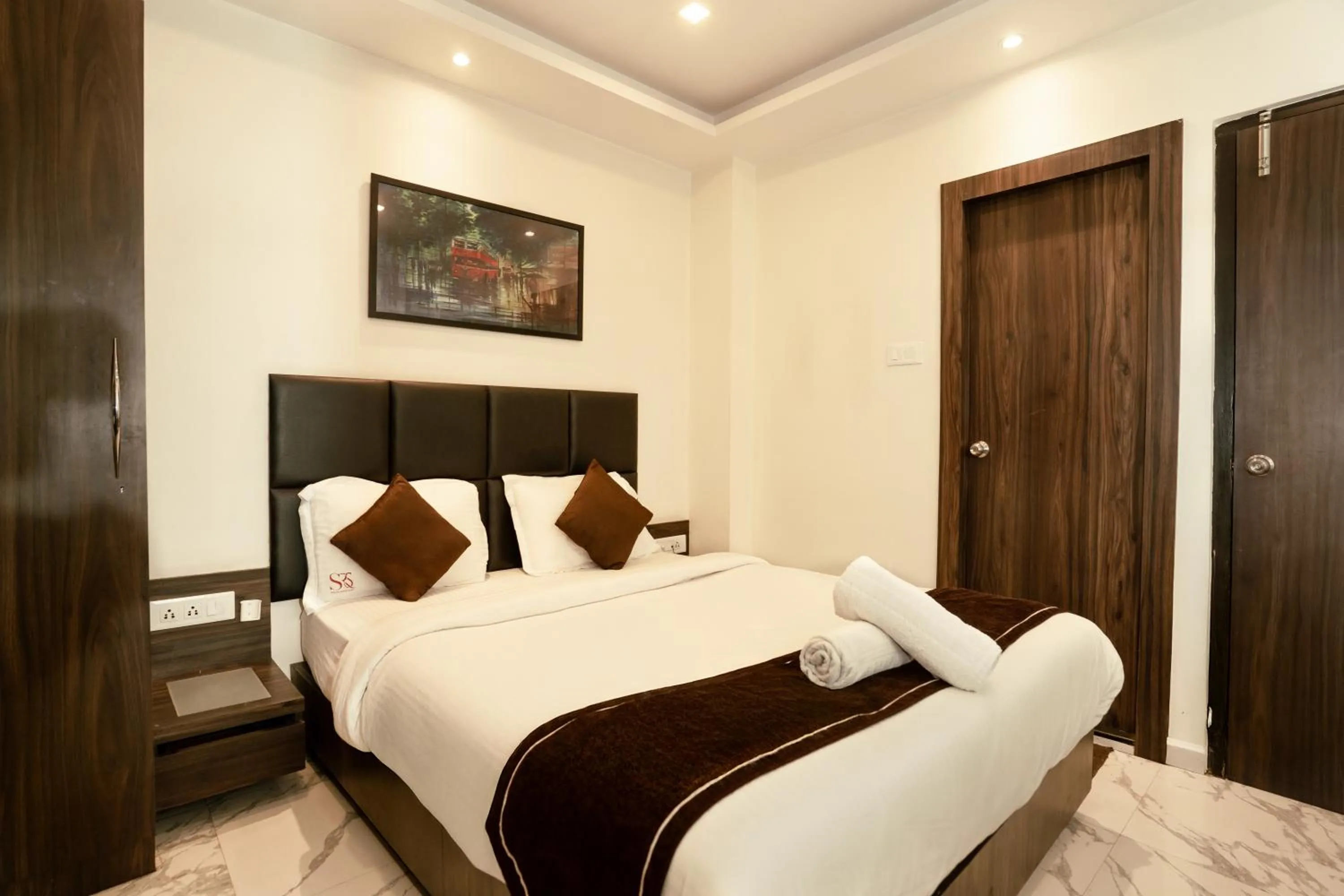 Bed in Sheldon Inn Kolkata