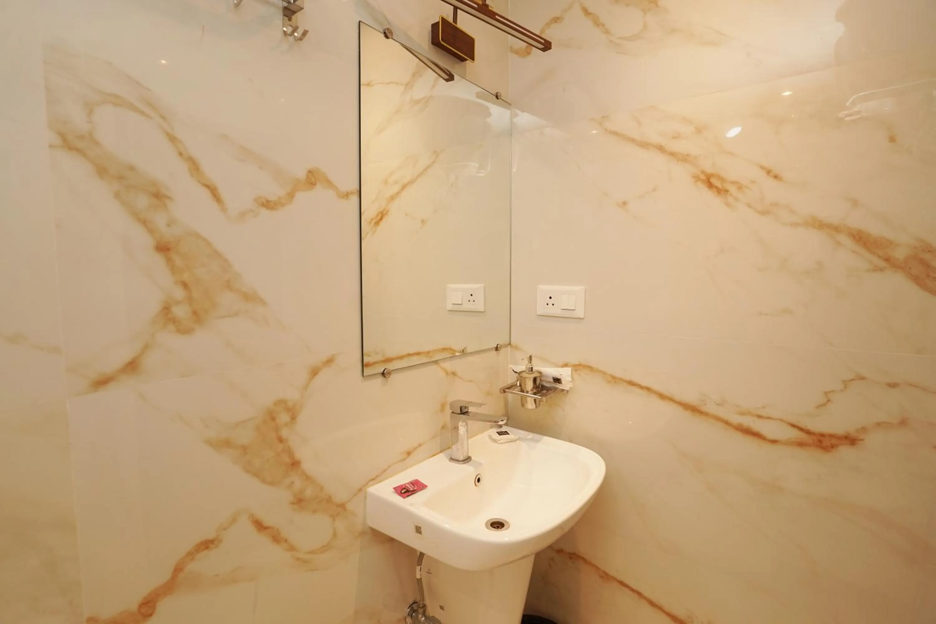 Bathroom in Sheldon Inn Kolkata