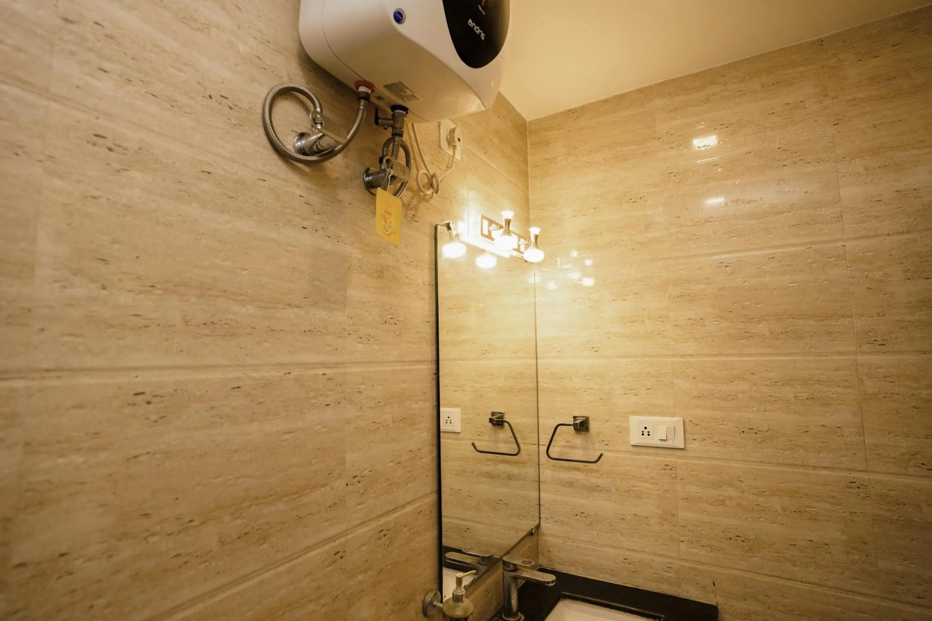 Bathroom in Sheldon Inn Kolkata