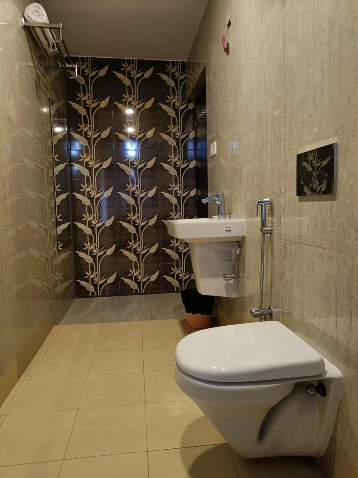 Bathroom in Sheldon Inn Kolkata