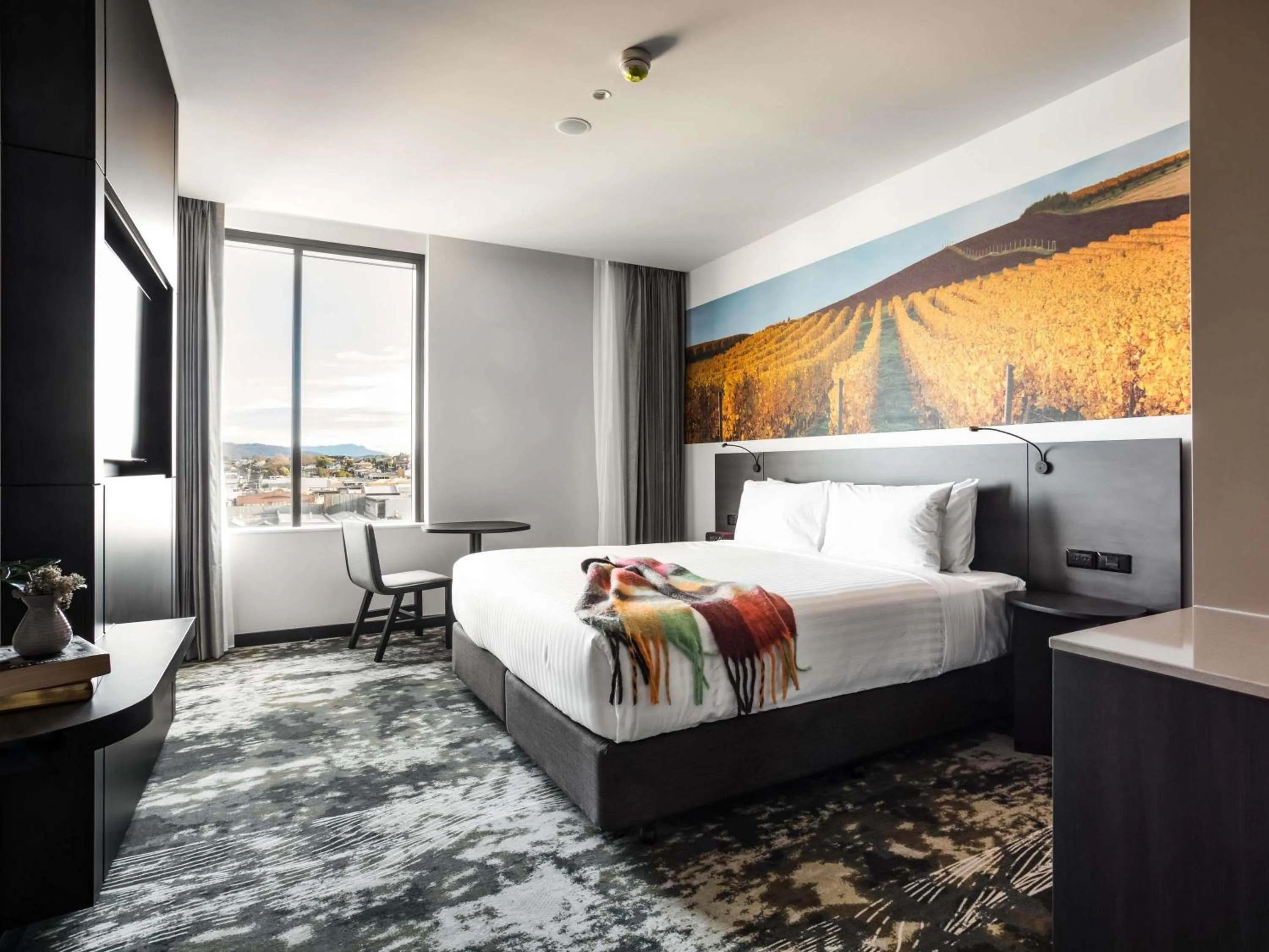 Bedroom, Bed in Novotel Devonport