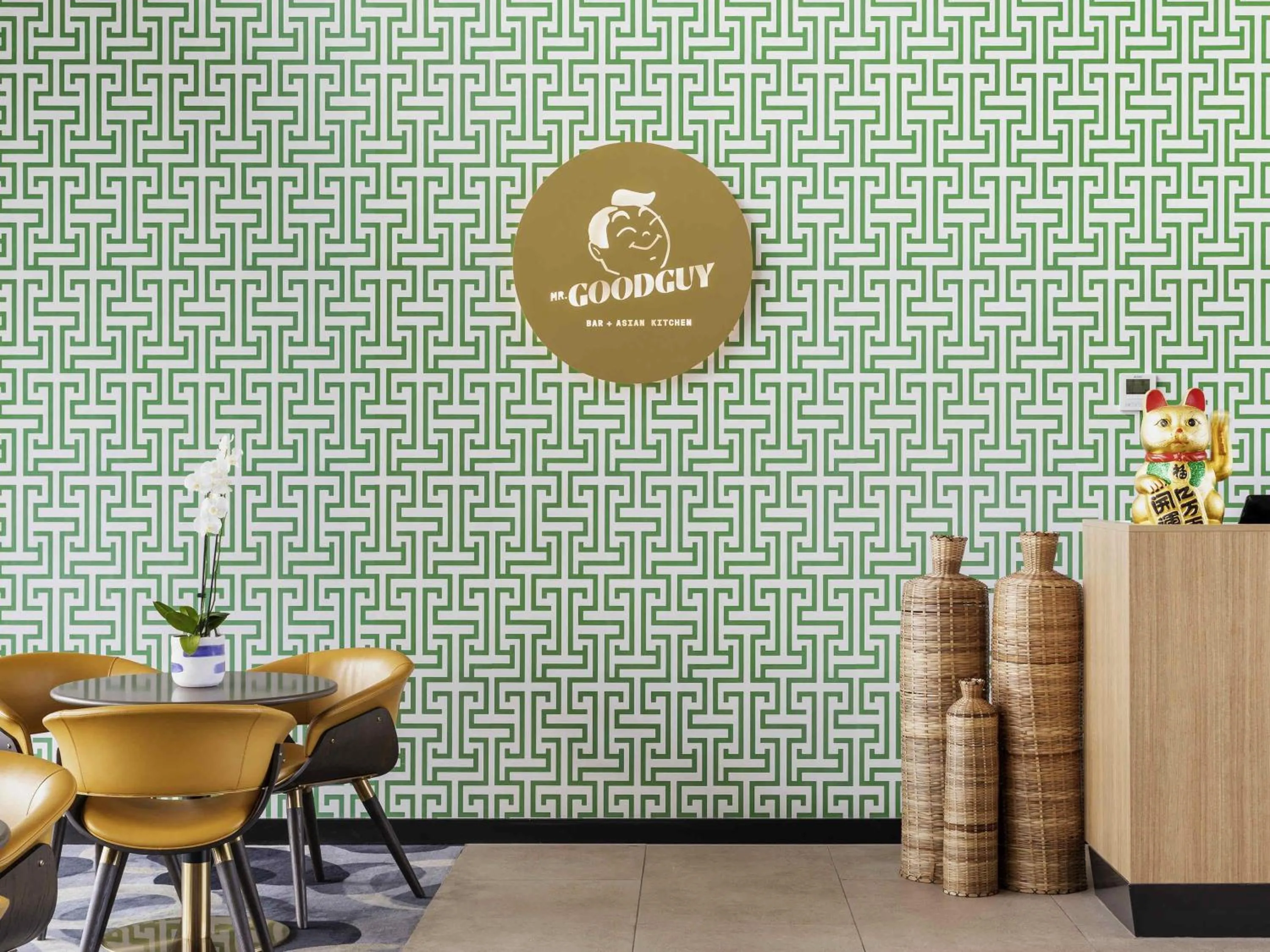 Restaurant/places to eat in Novotel Devonport