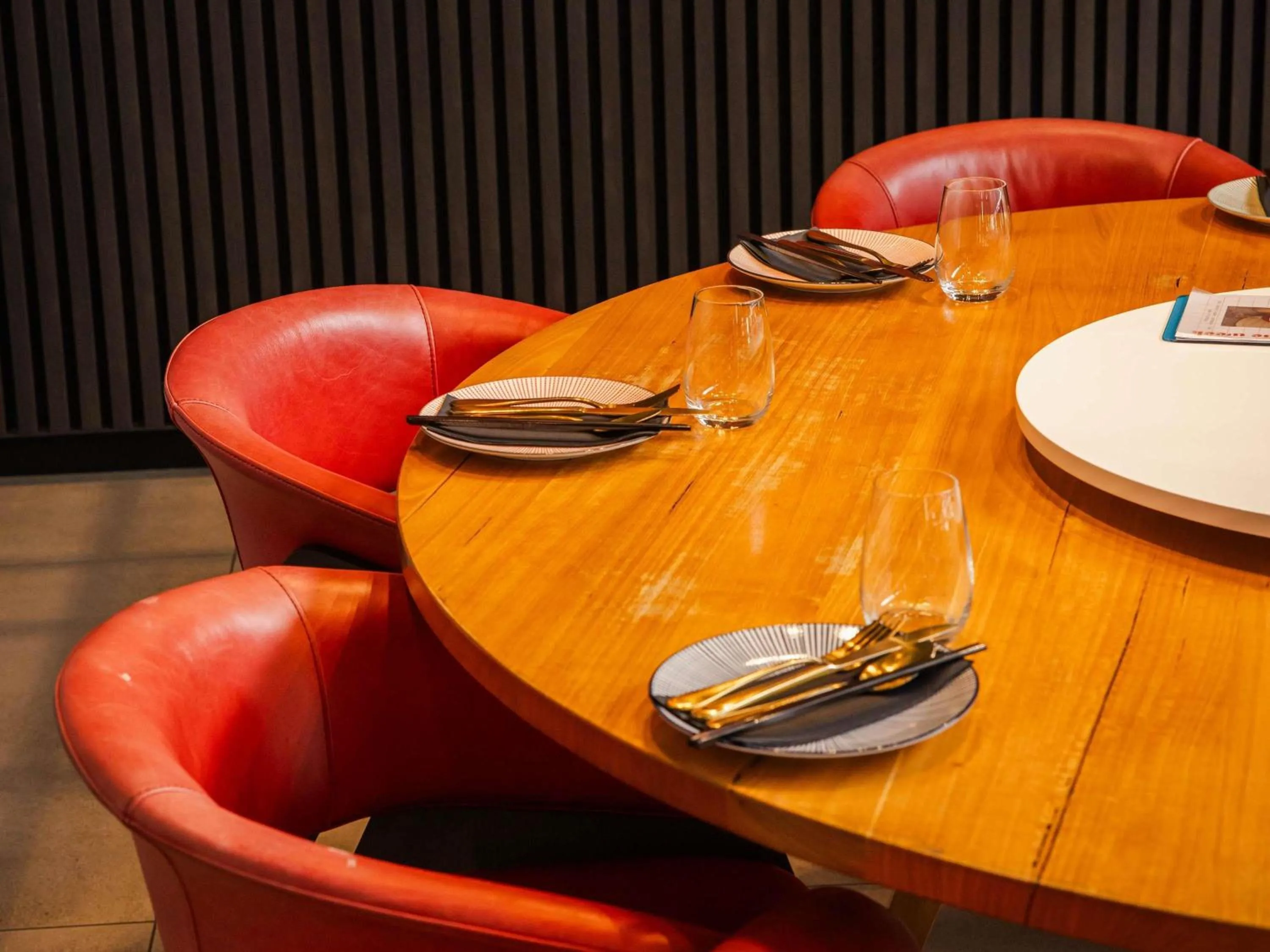 Lounge or bar in Novotel Devonport