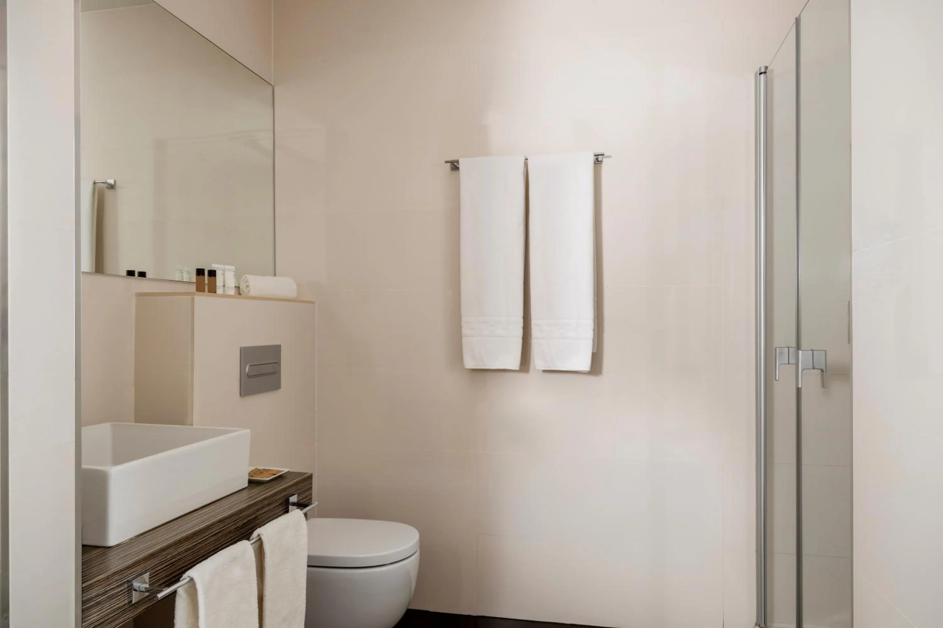 Shower in Aerotel Madrid Airport - Terminal 4