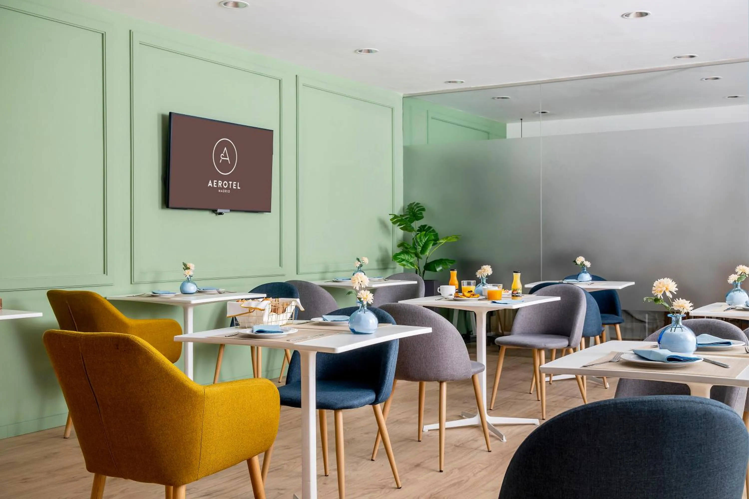 Restaurant/places to eat in Aerotel Madrid Airport - Terminal 4