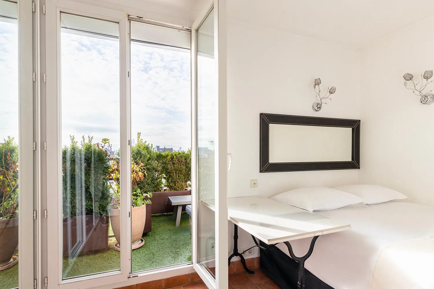 Bed in Appart Hôtel Résidence Courcelle