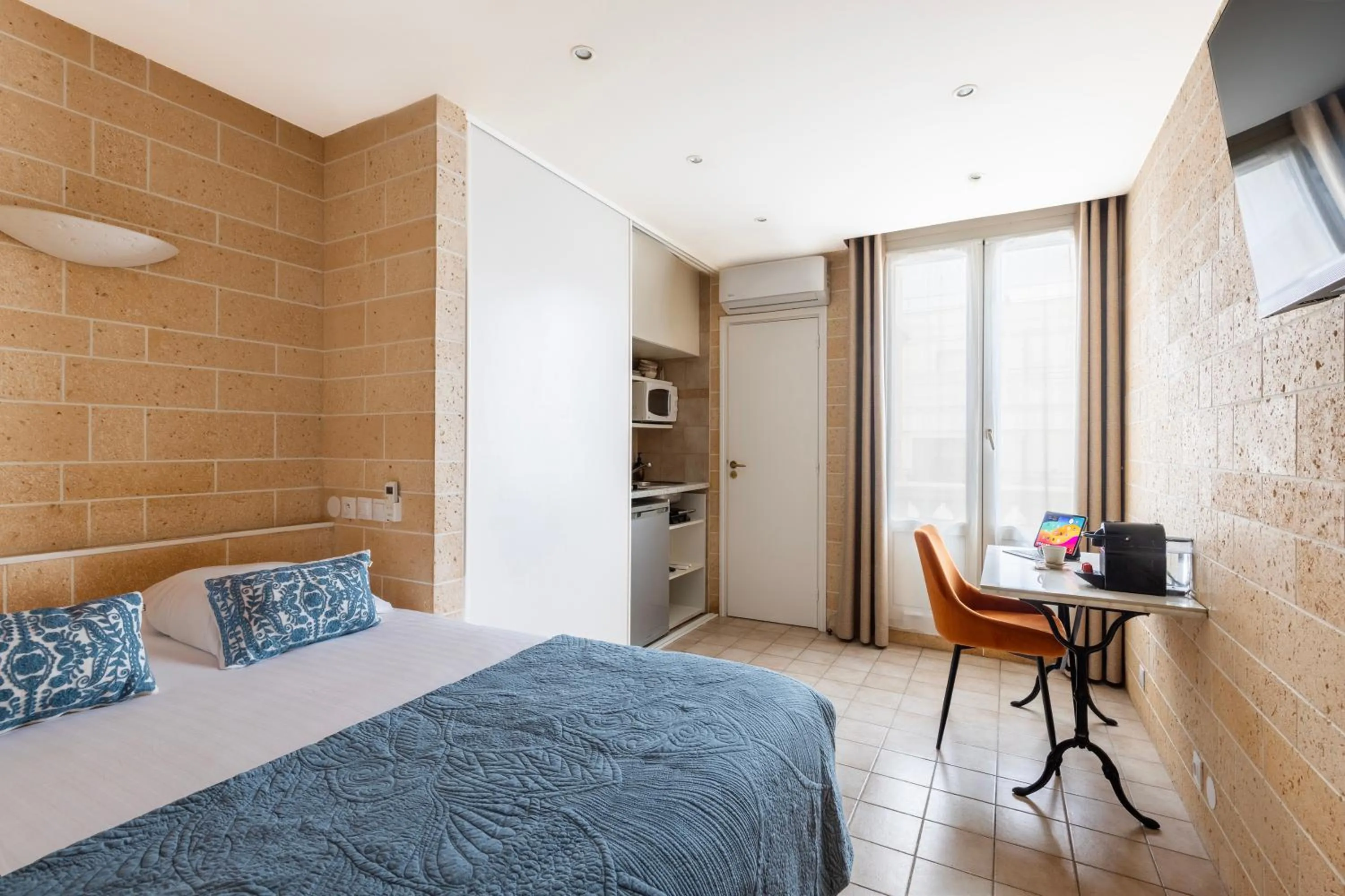 Bed in Appart Hôtel Résidence Courcelle