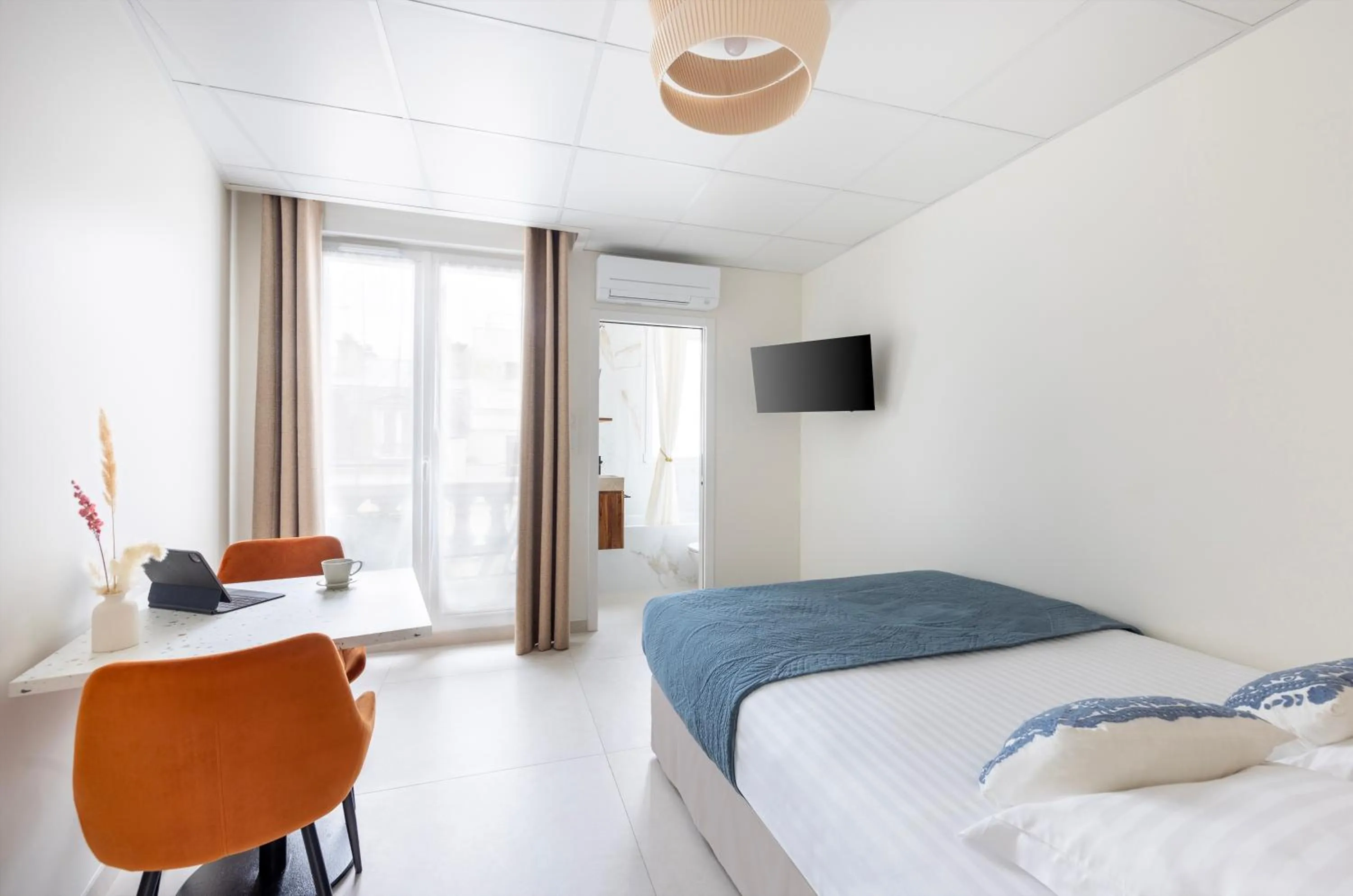 Bed in Appart Hôtel Résidence Courcelle