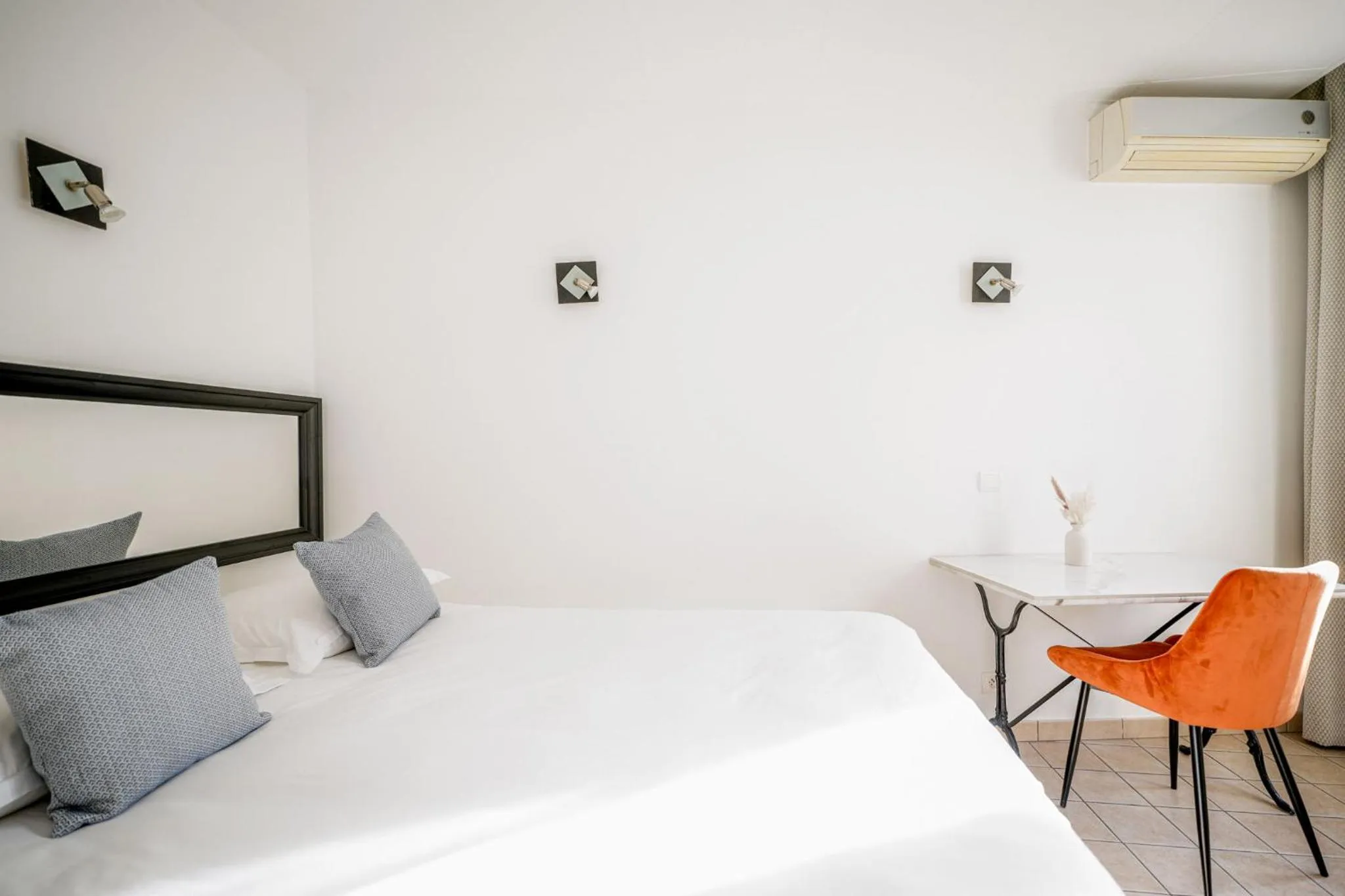 Bed in Appart Hôtel Résidence Courcelle