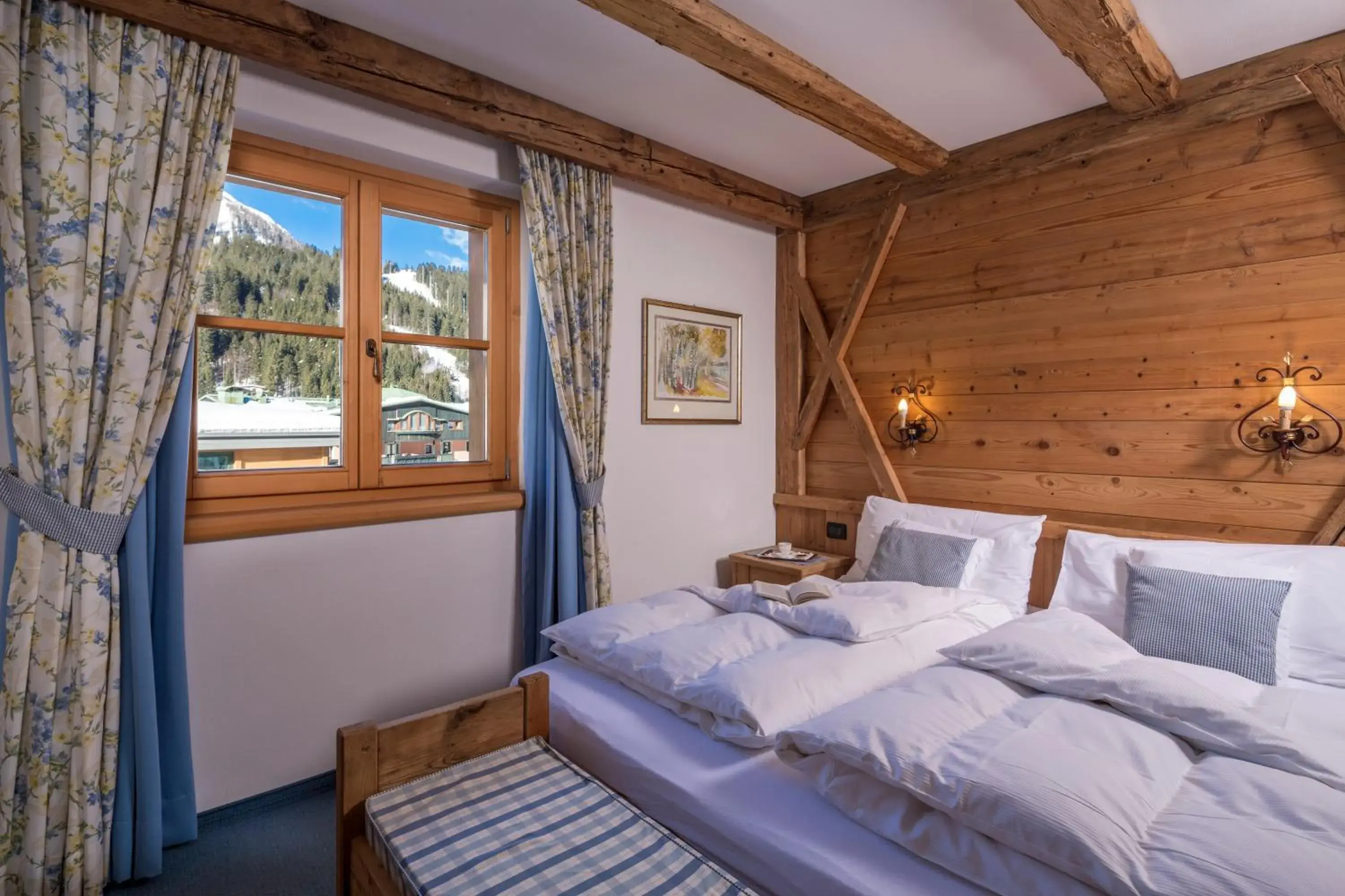 Junior Suite with Mountain View in Hotel Chalet Del Sogno Junior Suite with Mountain View in Hotel Chalet Del Sogno