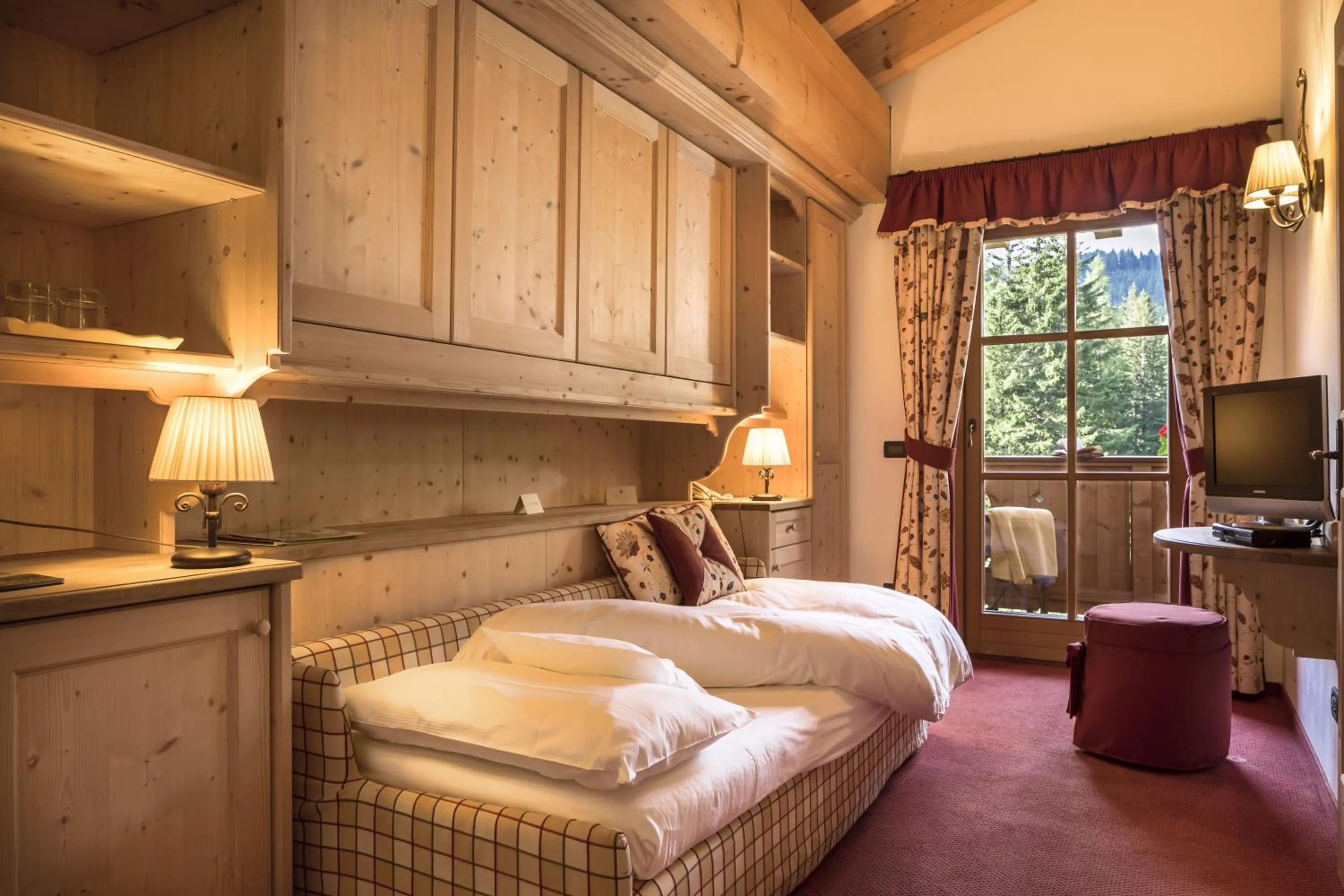 TV and multimedia, Bed in Hotel Chalet Del Sogno