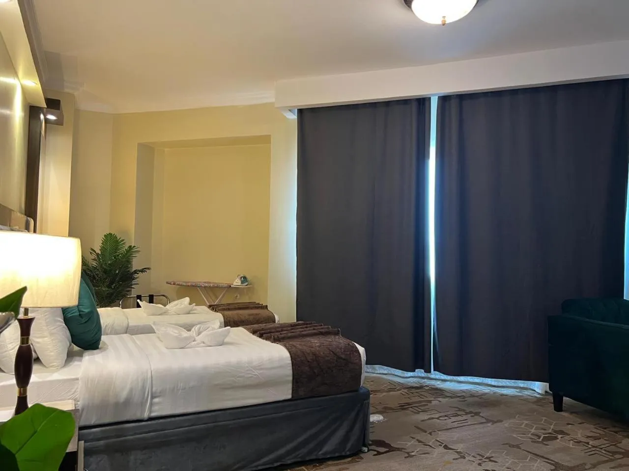 Bedroom, Bed in Sky View Hotel, Madinah