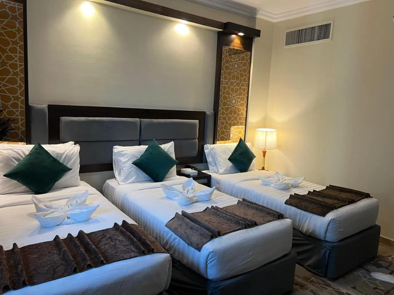 Bedroom, Bed in Sky View Hotel, Madinah