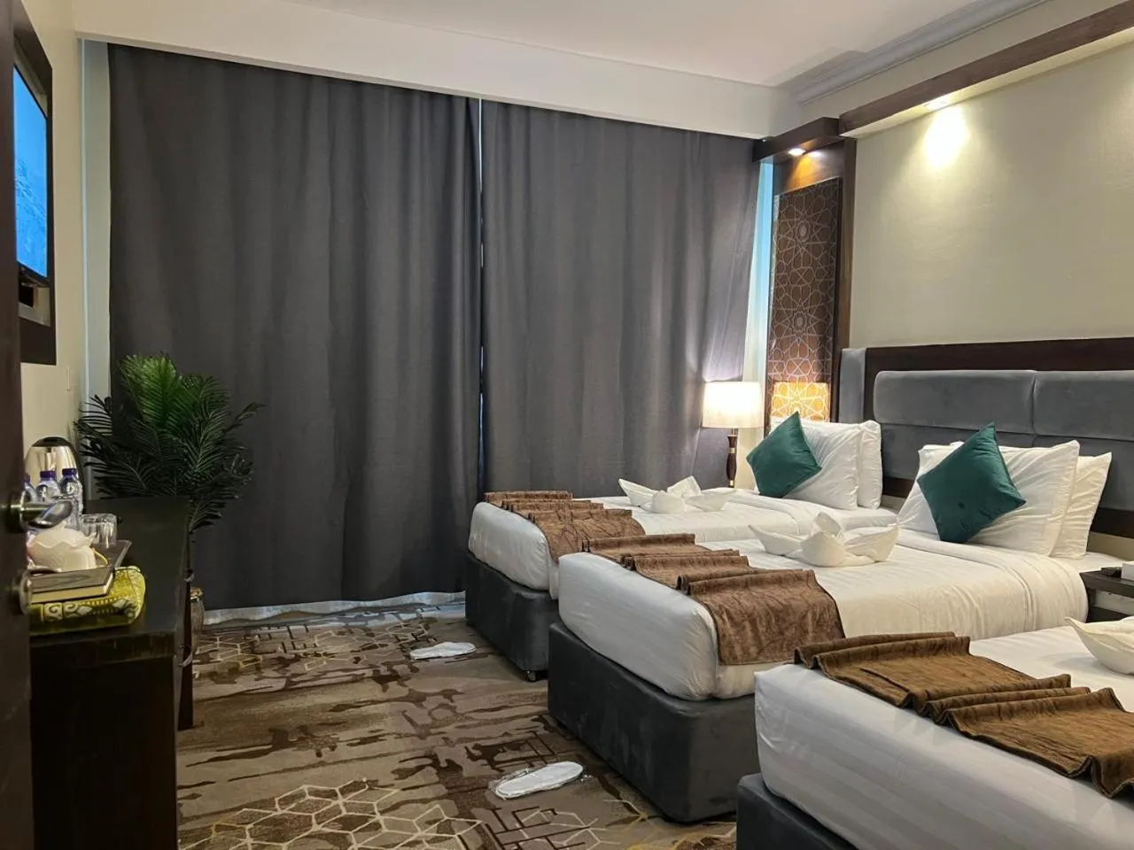 Bedroom, Bed in Sky View Hotel, Madinah