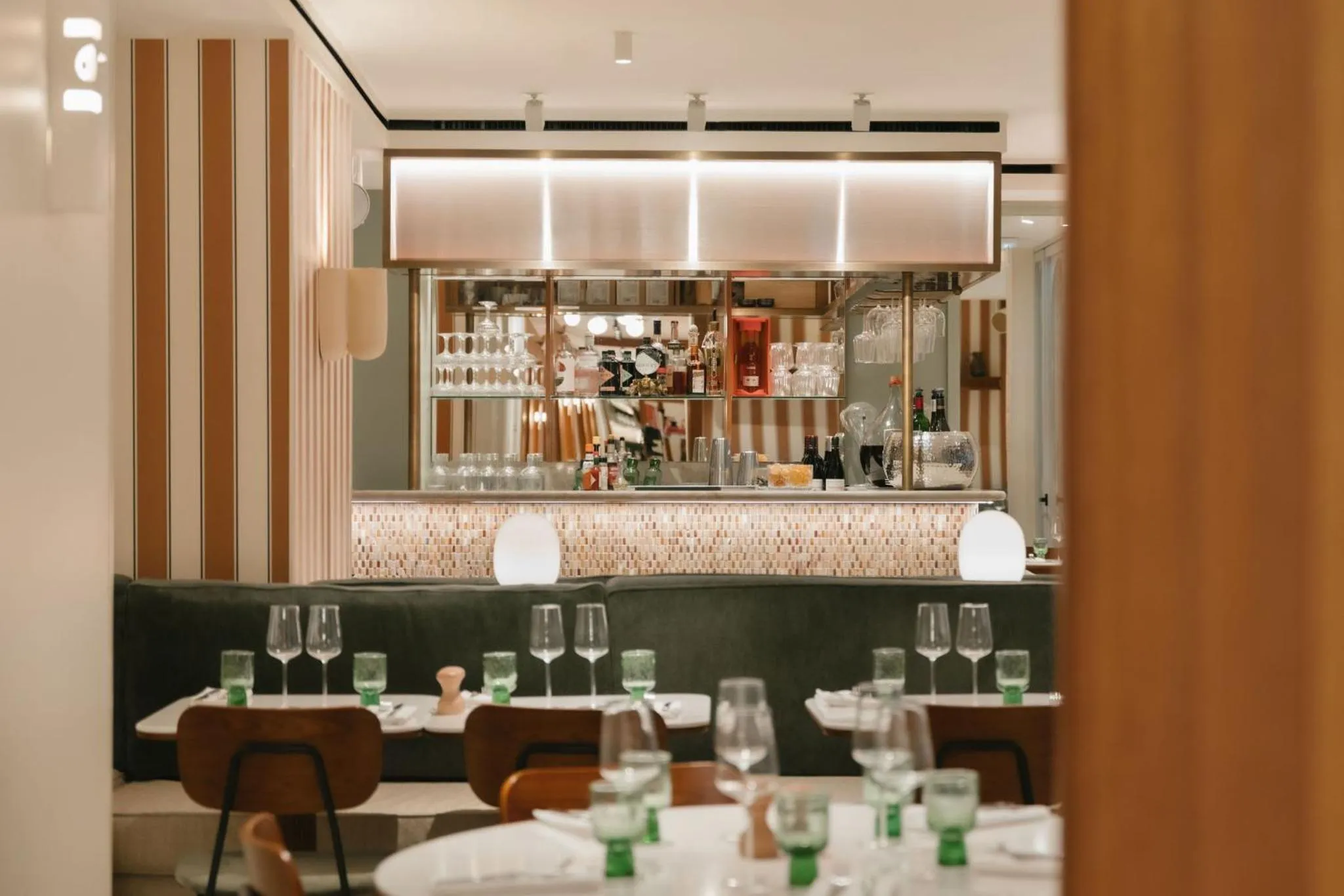 Restaurant/places to eat in Padam Hôtel