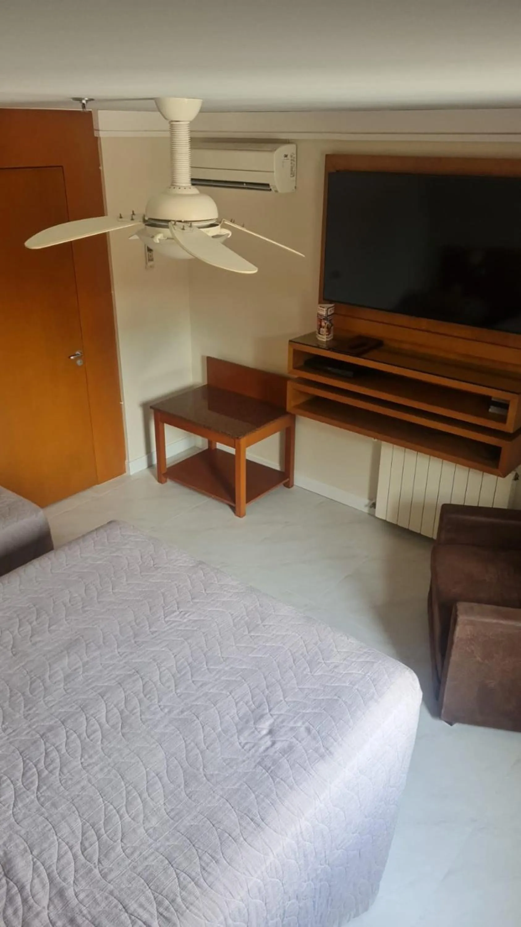 Bedroom, Bed in Flat em Gramado