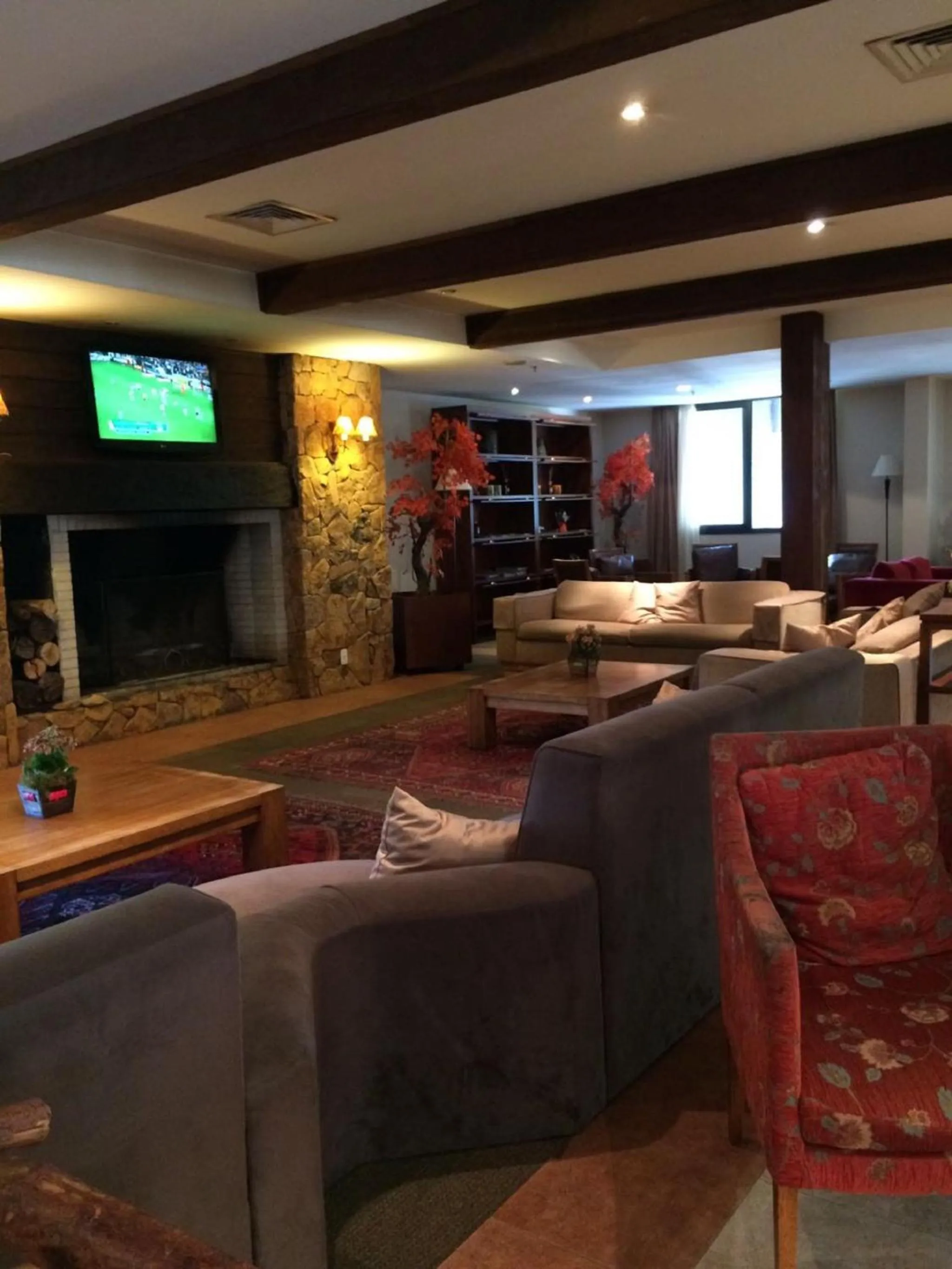 Communal lounge/ TV room in Flat em Gramado