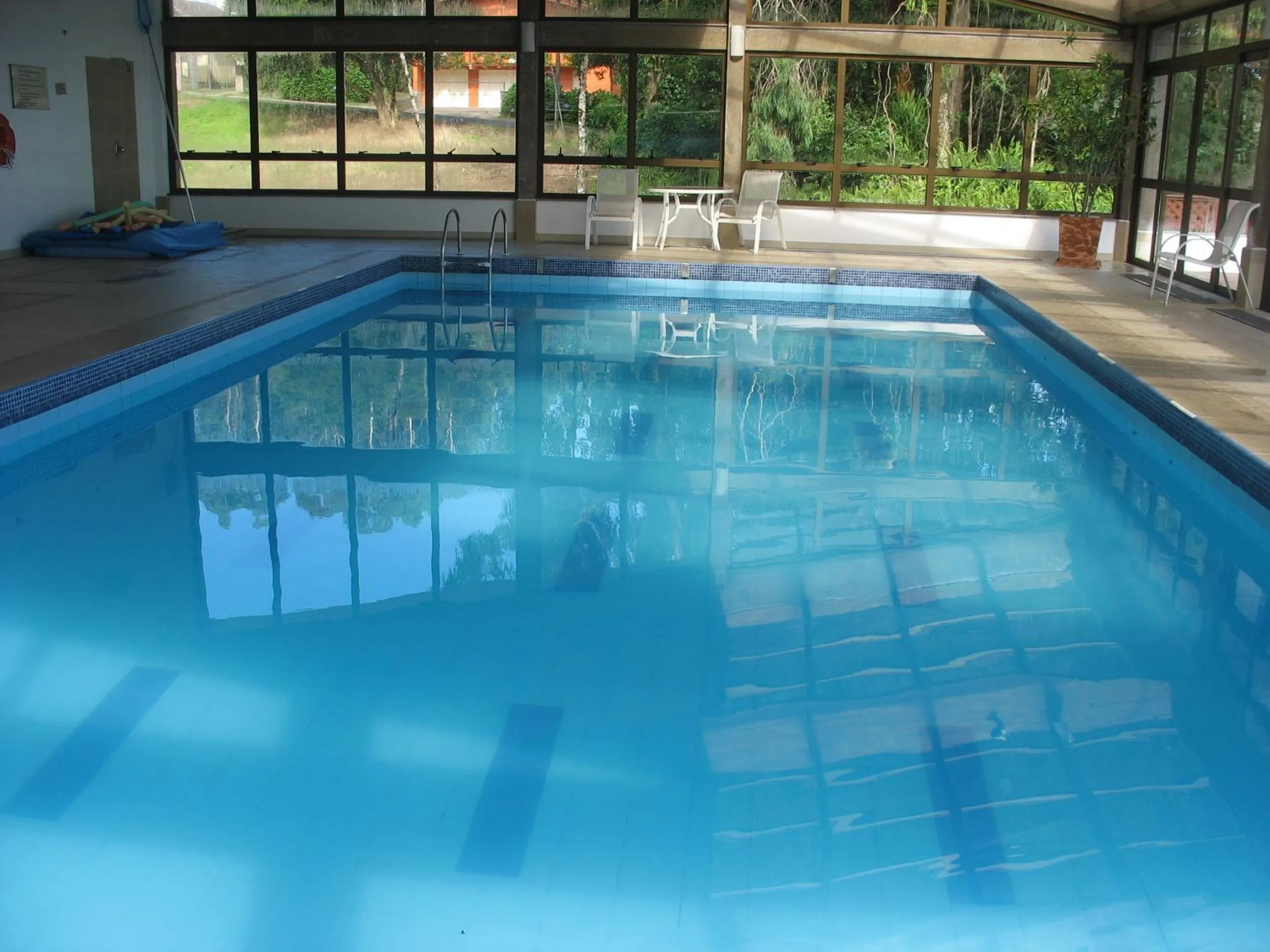 Swimming pool in Flat em Gramado