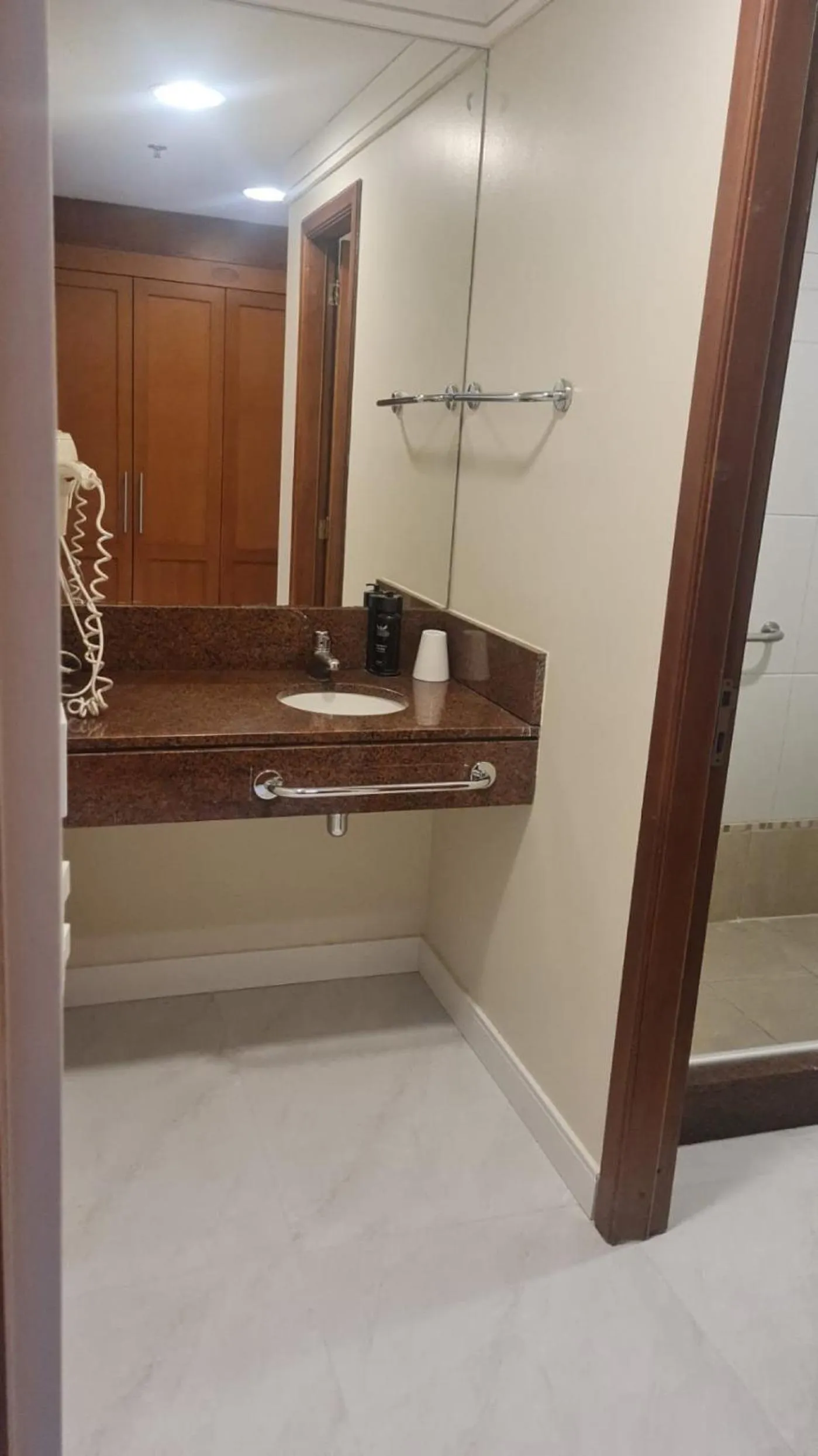 Bathroom in Flat em Gramado