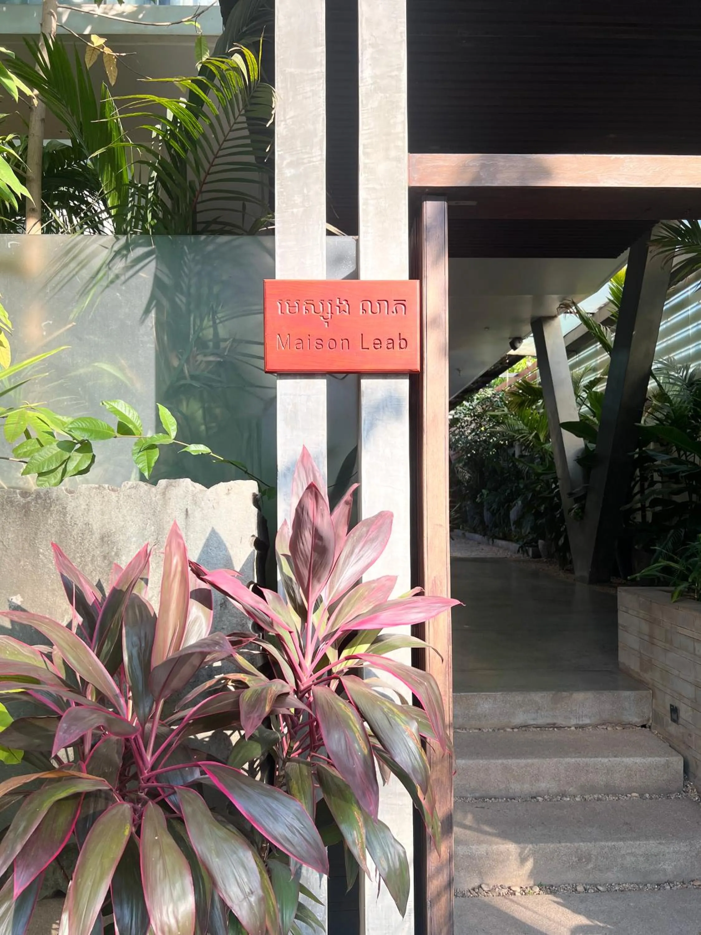 Property building in Maison Leab