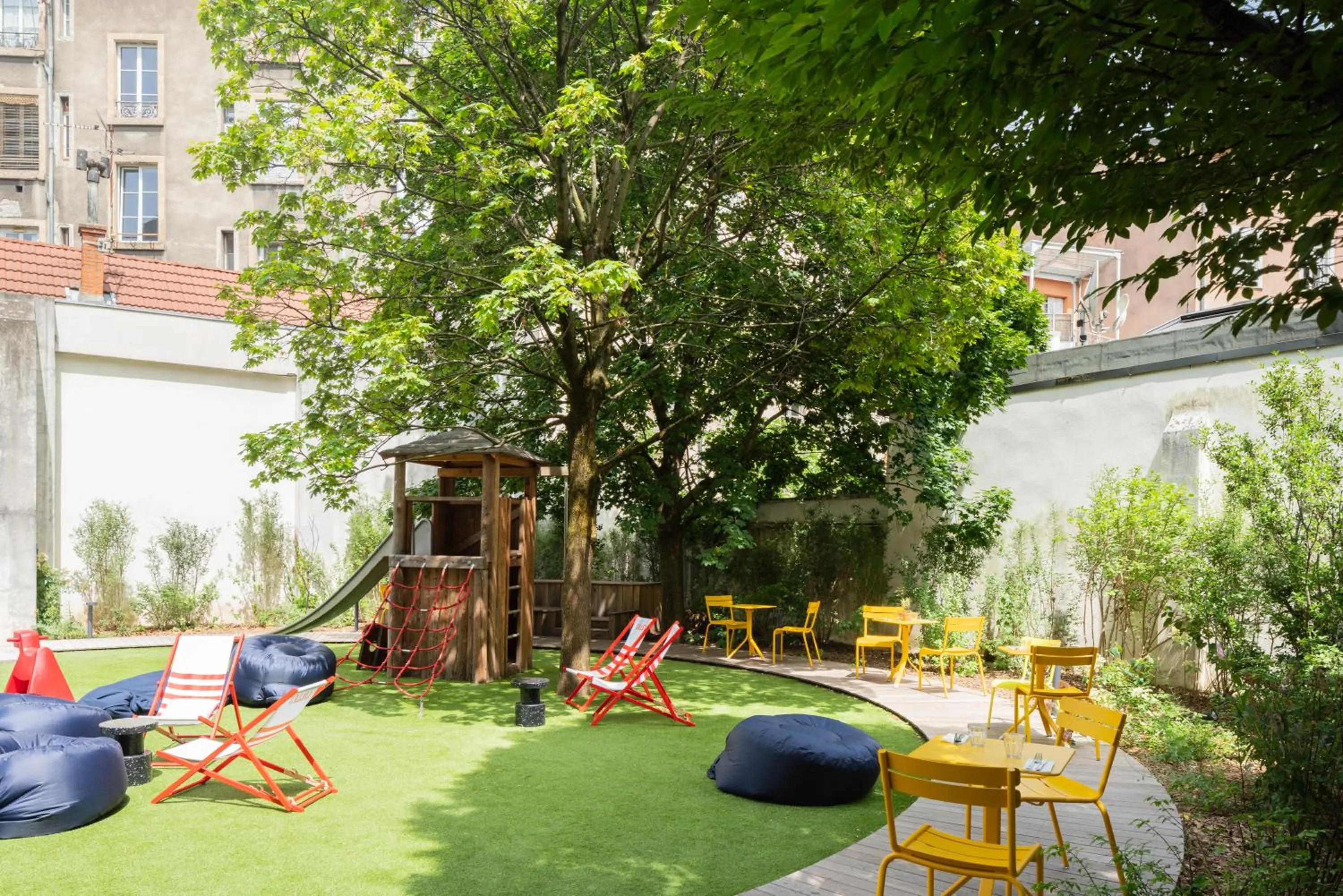 Patio in RockyPop Grenoble Hotel