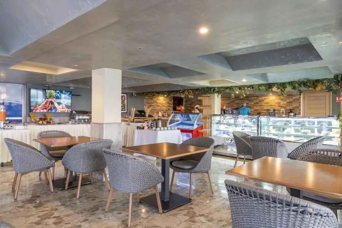 Restaurant/places to eat in Afro Park Hotel