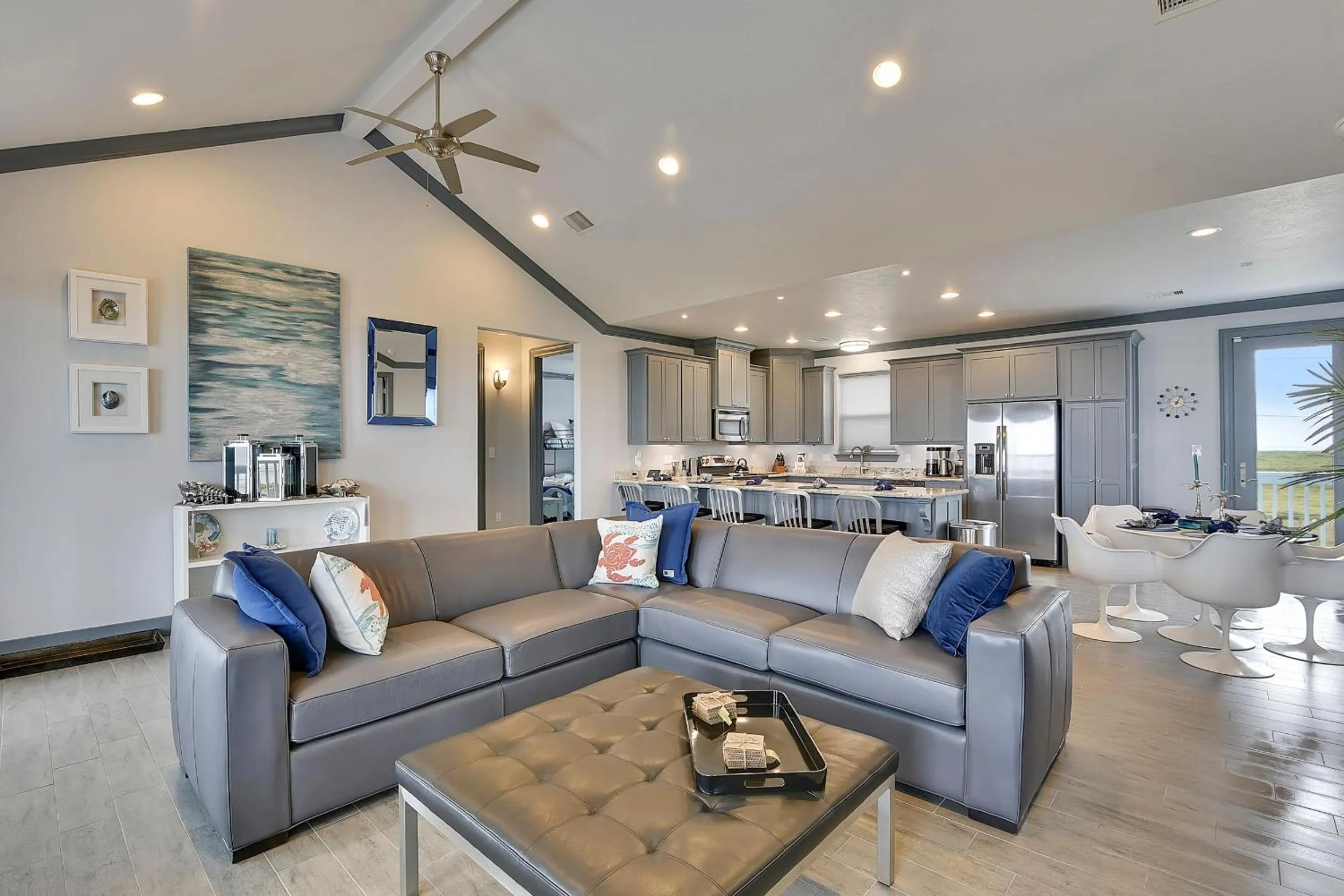 Living room in Honu Beachfront by Ryson Vacation Rentals