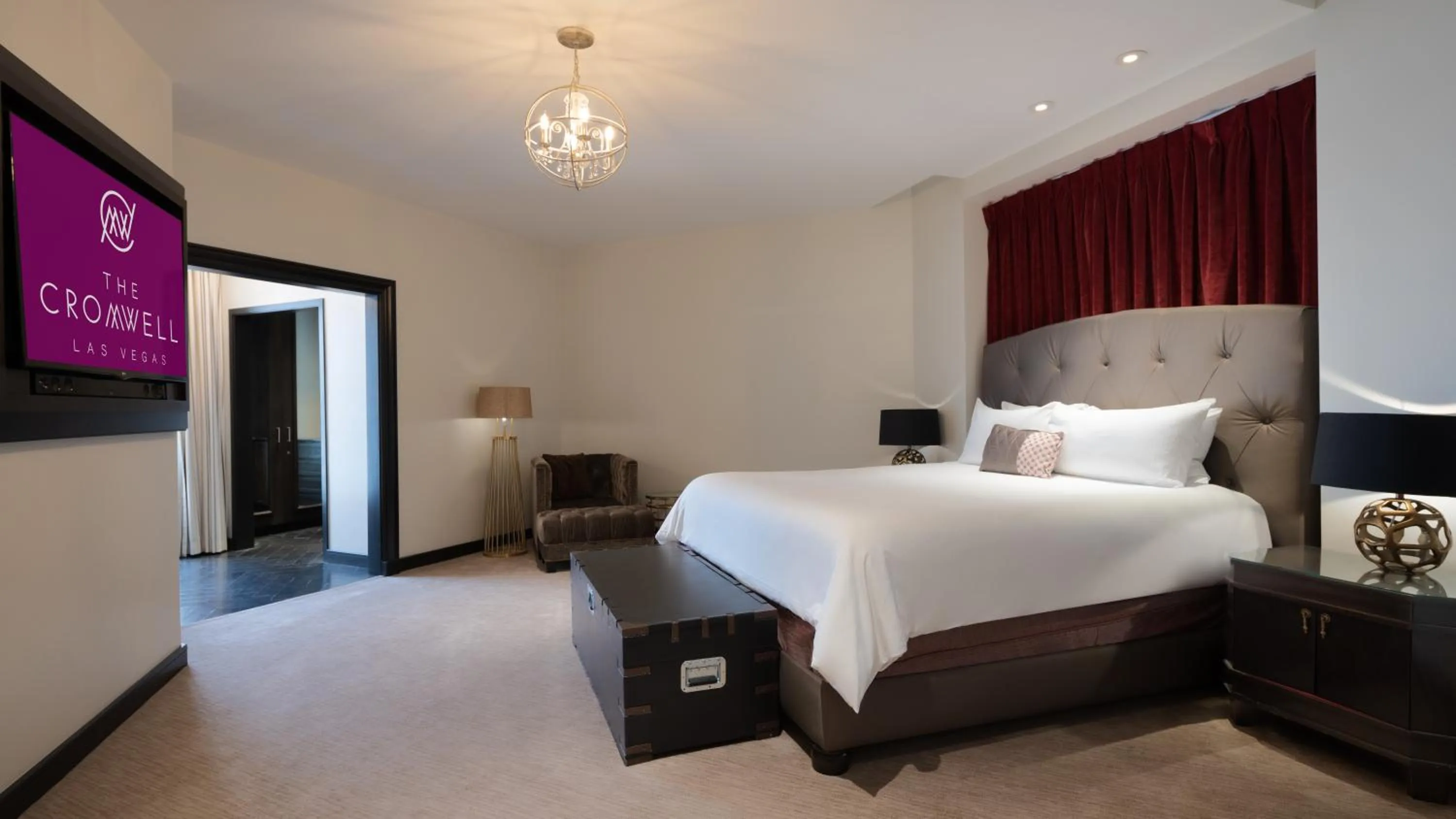 Bed in The Cromwell, A Caesars Destination