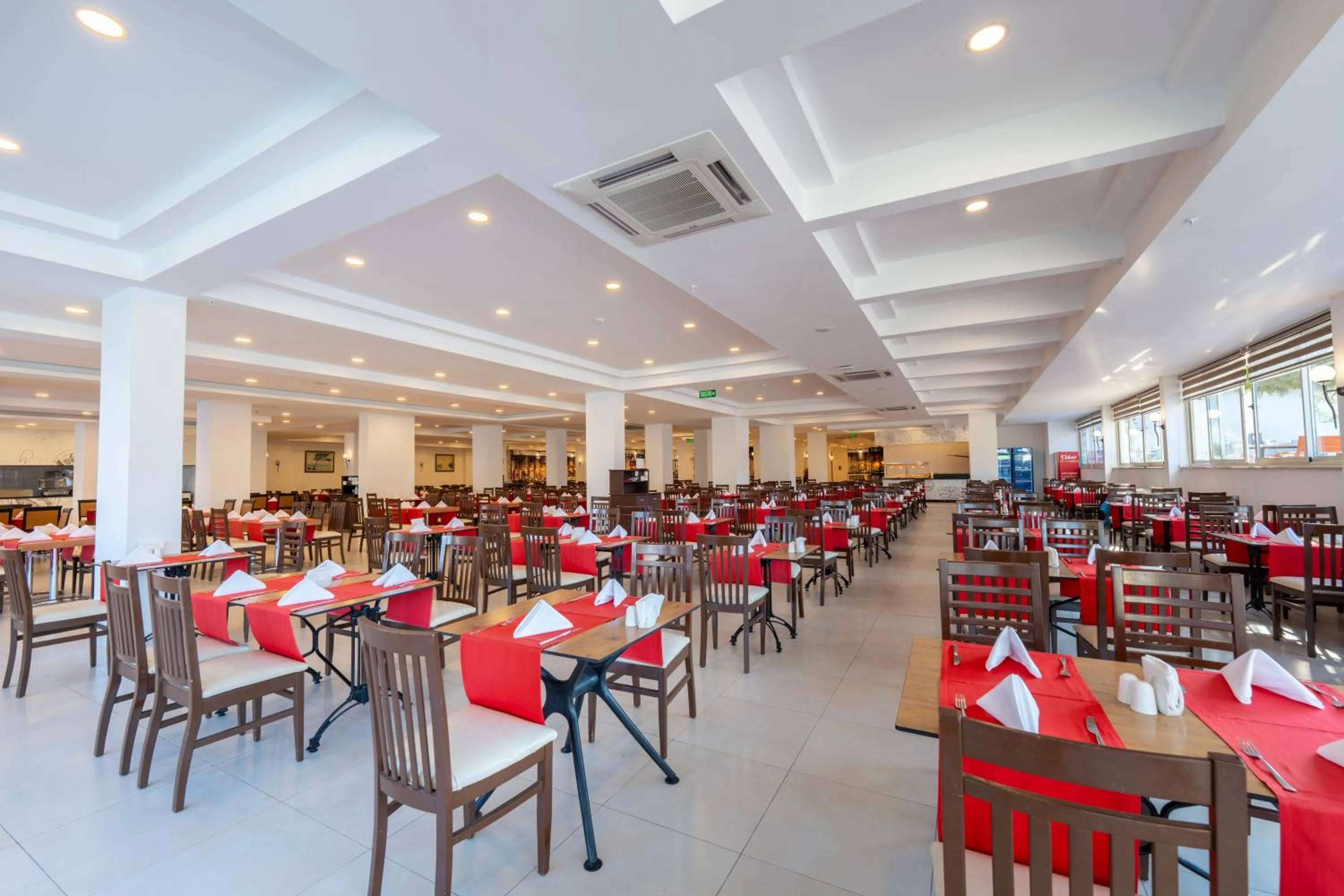 Restaurant/places to eat in Armas Gul Beach